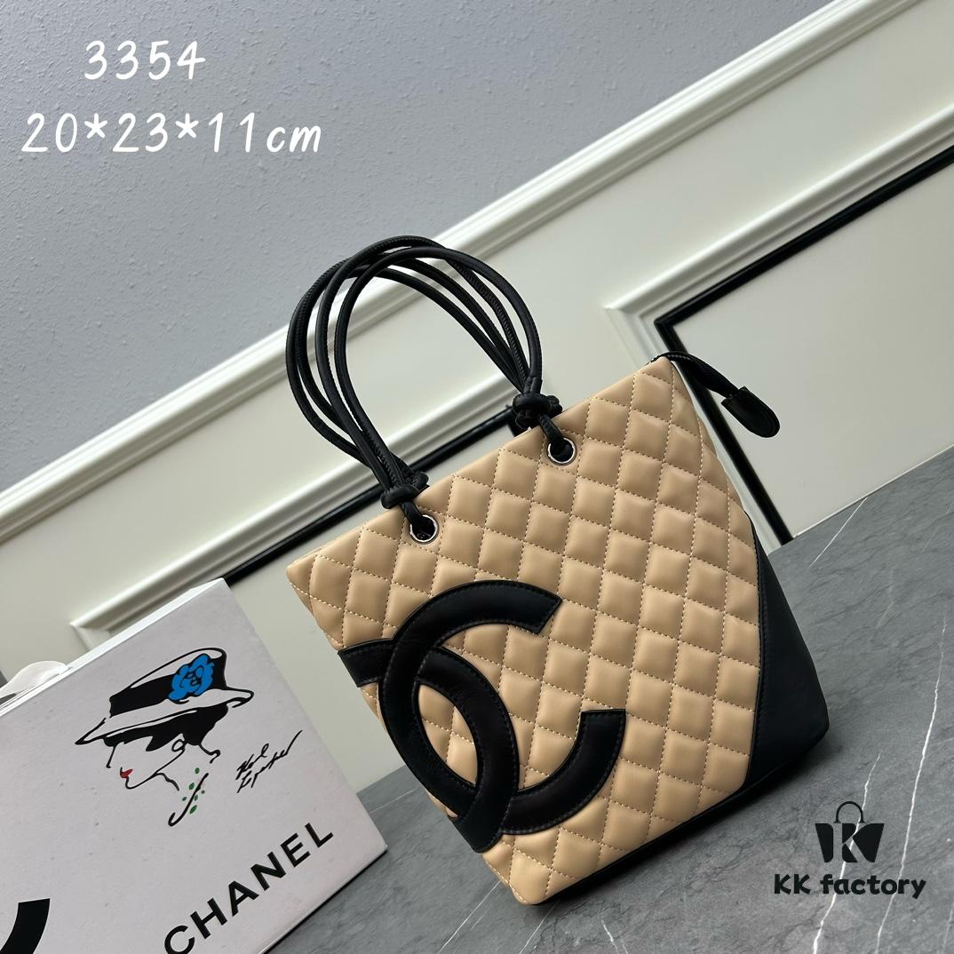 CHANEL: 24A Spring/Summer Vintage Handbag 🌹💕... 2006 Brand New Ultimate Edition! A Timeless Classic Reissued — The Iconic 'Vintagep' Market Tote Once Ranked Among the World's Top 50 Most Desirable Bags, Made Famous by Miss Hilton. Now Discontinued at Boutiques — Unavailable Even with Money [Smile]. Exclusively Acquired from a Vintage Store. ZP-Developed Leather: European Sourced Haas Lambskin, Imported from Italy, with 24K Thick Gold-Plated Steel Lock. Limited Stock, Frequently Out of Supply. The Bag’s Texture Matches Perfectly with the Authentic Original ✔️