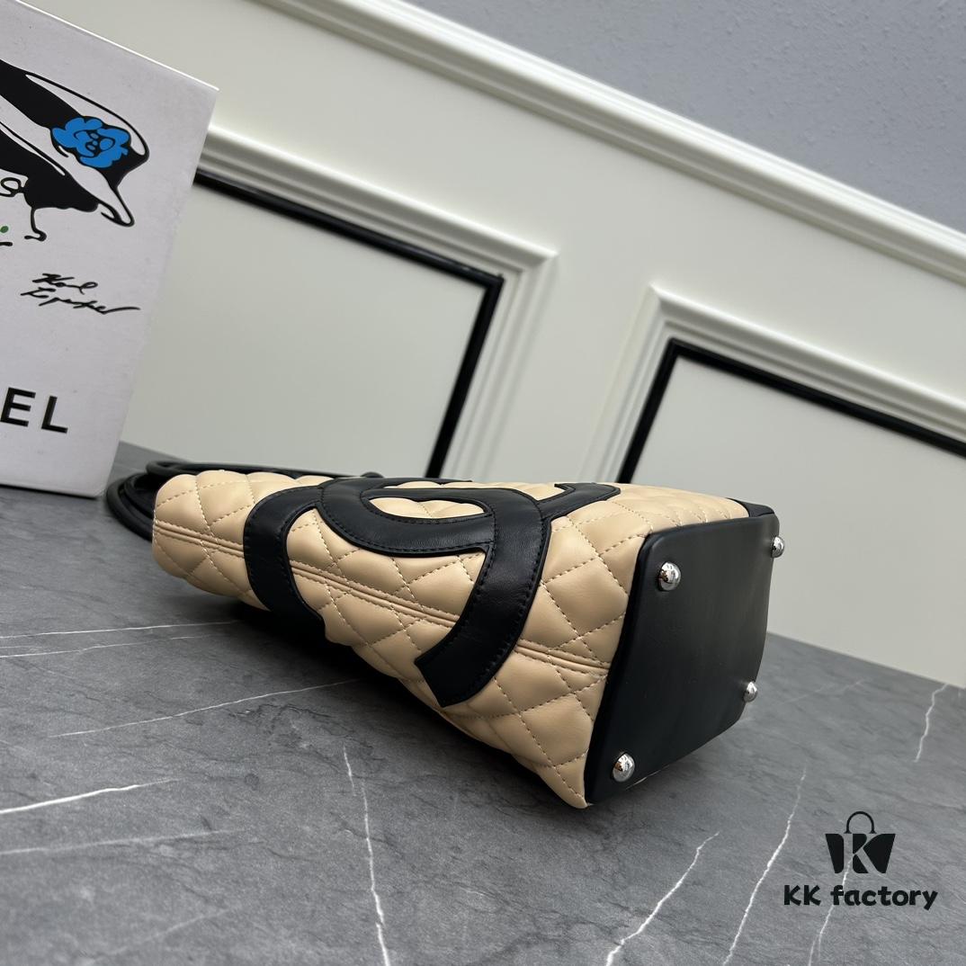 CHANEL: 24A Spring/Summer Vintage Bag 🌹💕... 2006 Brand New Ultimate Edition! The iconic Vintage 'Vegetable Basket' bag, a classic reimagined, once ranked among the world's top 50 most desirable handbags. Named after Ms. Hilton's favorite carry, this model has long been discontinued at boutiques—unavailable even with money [Smile]. Exclusively sourced from a rare vintage boutique. ZP-developed leather: European-sourced Haas lamb skin, imported from Italy, with 24K thick gold-plated steel lock. Limited stock, frequently out of inventory. The bag’s texture perfectly matches the original authentic quality ✔️