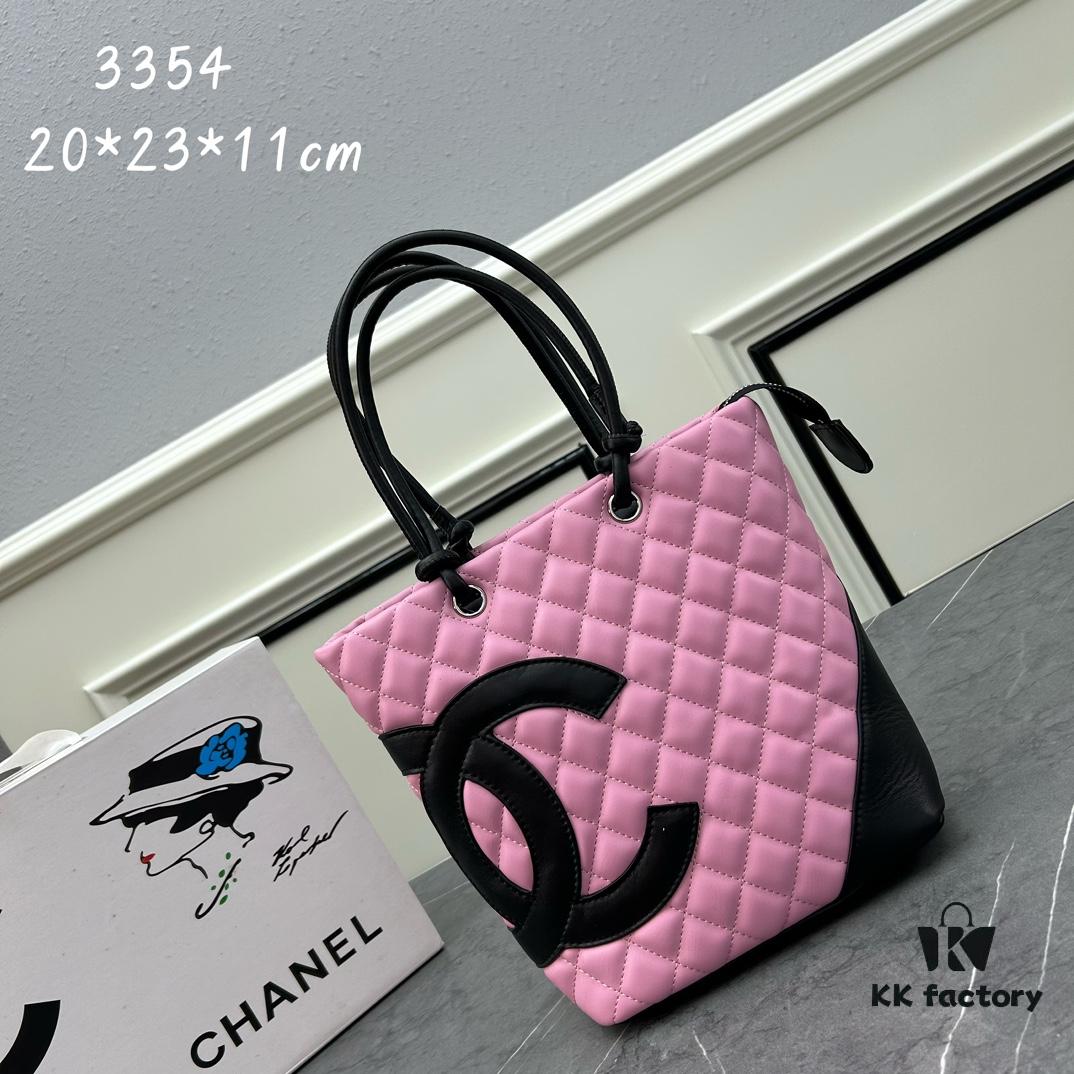 CHANEL: 24A Spring/Summer Vintage Bag 🌹💕... 2006 Brand New Ultimate Edition! The iconic Vintage 'Vegetable Basket' bag, a classic reissued and once ranked among the world's top 50 most desirable handbags, famously carried by Miss Hilton. Already discontinued at boutiques—unavailable even if money is no object 😊. Exclusively sourced from a vintage boutique. ZP-developed leather: European-sourced Haas lambskin, with 24K thick gold-plated steel lock imported from Italy. Rare stock, frequently out of inventory. The bag’s texture perfectly matches the original authentic quality ✔️