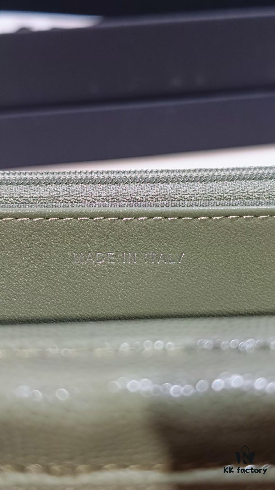 Chanel Classic Flap Bag 0250 - Premium Quality, Quilted Calfskin Leather