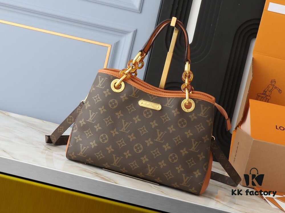 Upgraded Original Version, Classic Bestseller Restock: 42866 [LV's Latest Hardware] The Happiest Moment is Holding Hands Tightly — Jianfan's Travel Is Made Most Poetic with This Most Aesthetic LV Louis Vuitton Store's Latest Overseas Hit, Making a Bold Statement. Girls, It's Goddess Season Again! Exquisite Craftsmanship, Intricate Interior, Expertly Mastered for Perfect Results. Authentic Quality Worth Your Focus: Perfectly Embodies a Higher Level of Luxury Beauty. Top-Tier High-Volume Piece, Featuring Authentic Indian-Origin Hardware Perfectly Matched to LV's Official Website's Latest Release, Classically Designed for Crossbody or Handheld Use, Dimensions 31x23x10