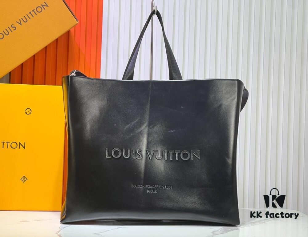 M24457 This Shopper Medium Bag Draws Inspiration from Louis Vuitton Shopping Bags, Featuring Louis Vuitton and Maison Fondée En 1854 Embossed on Soft Calfskin, with Top Handles and Detachable Shoulder Strap. Dimensions: 40x32x16cm