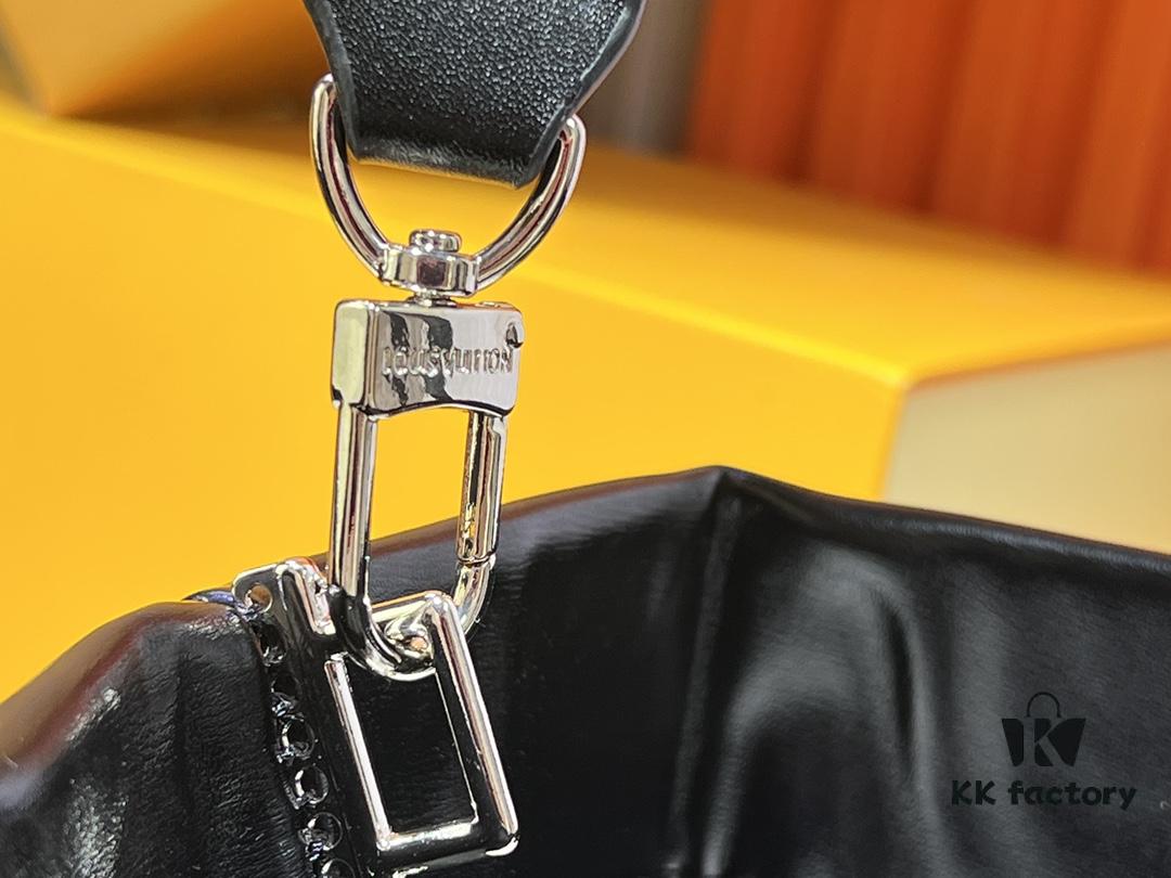 M24457 This Shopper Medium Bag Draws Inspiration from Louis Vuitton Shopping Bags, Featuring Louis Vuitton and Maison Fondée En 1854 Embossed on Soft Calfskin, with Top Handles and Detachable Shoulder Strap. Dimensions: 40x32x16cm