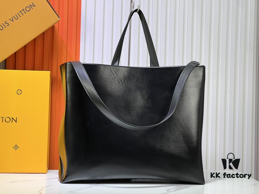 M24457 This Shopper Medium Bag Draws Inspiration from Louis Vuitton Shopping Bags, Featuring Louis Vuitton and Maison Fondée En 1854 Embossed on Soft Calfskin, with Top Handles and Detachable Shoulder Strap. Dimensions: 40x32x16cm