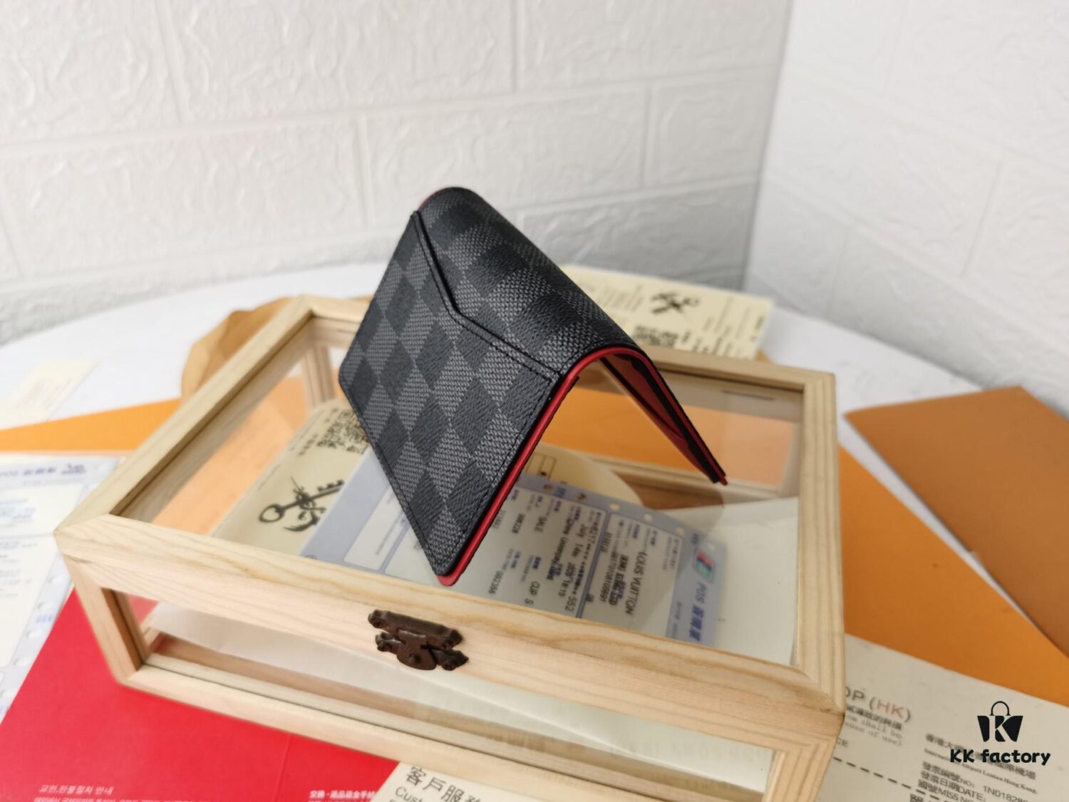 Top Quality Original 💎 [Photographed with Personal Background] N63144 Black Grid with Red, This Wallet Combines the Elegance of Damier Graphite Canvas and the Fine Texture of Epi Leather, Featuring Stripes Adorned with Louis Vuitton Signature Details