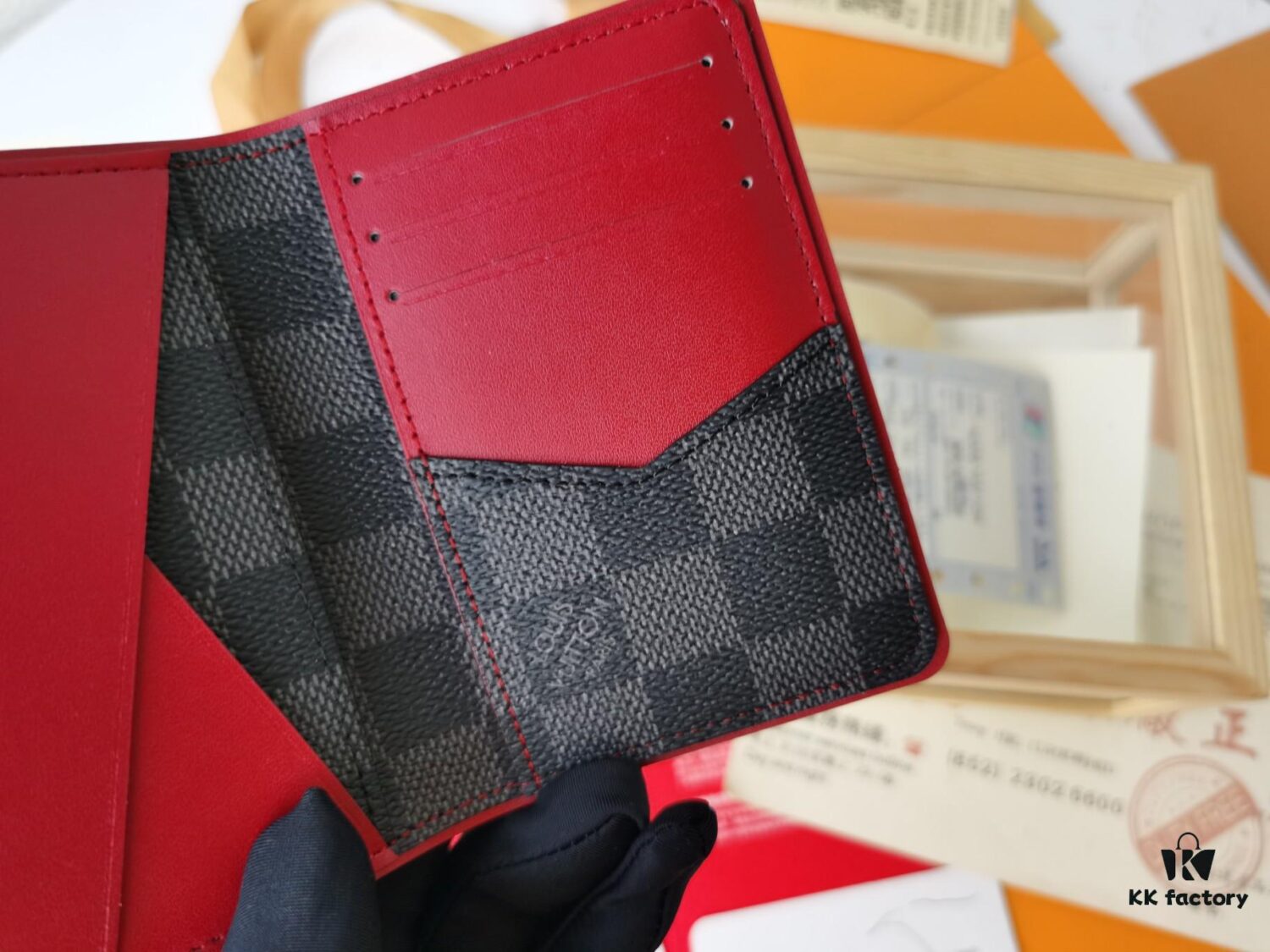 Top Quality Original 💎 [Photographed with Personal Background] N63144 Black Grid with Red, This Wallet Combines the Elegance of Damier Graphite Canvas and the Fine Texture of Epi Leather, Featuring Stripes Adorned with Louis Vuitton Signature Details