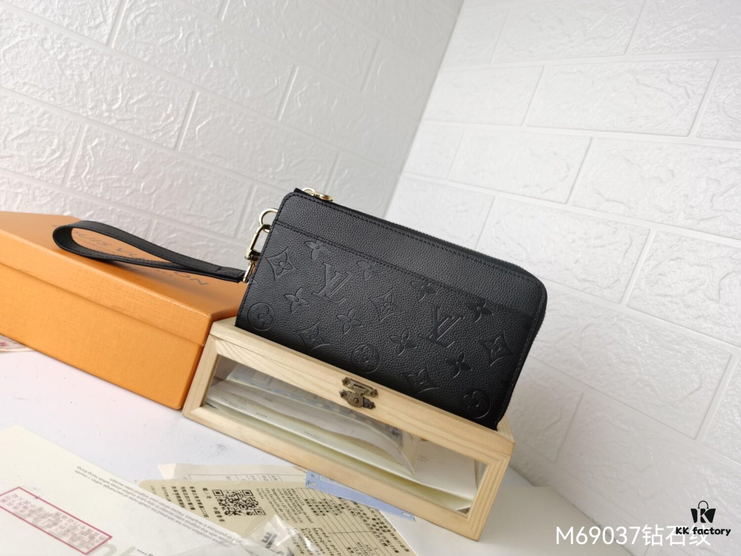 Top-Quality Original 💎 [Real Photos, Personal Background] Zippy Dragonne Zip Wallet M69037