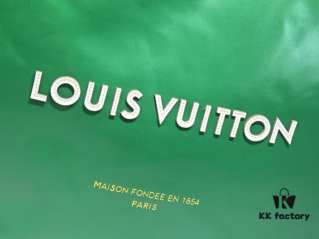 M24457 M24475 This Medium-Sized Shopper Handbag Draws Inspiration from Louis Vuitton's Shopping Bag