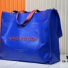 M24457 M24475 This Medium-Sized Shopper Handbag Draws Inspiration from Louis Vuitton's Shopping Bag, Featuring the Louis Vuitton and Maison Fondée En 1854 Inscriptions on Soft Calfskin Leather, with Top Handles and Detachable Shoulder Strap. Dimensions: 40x32x16cm