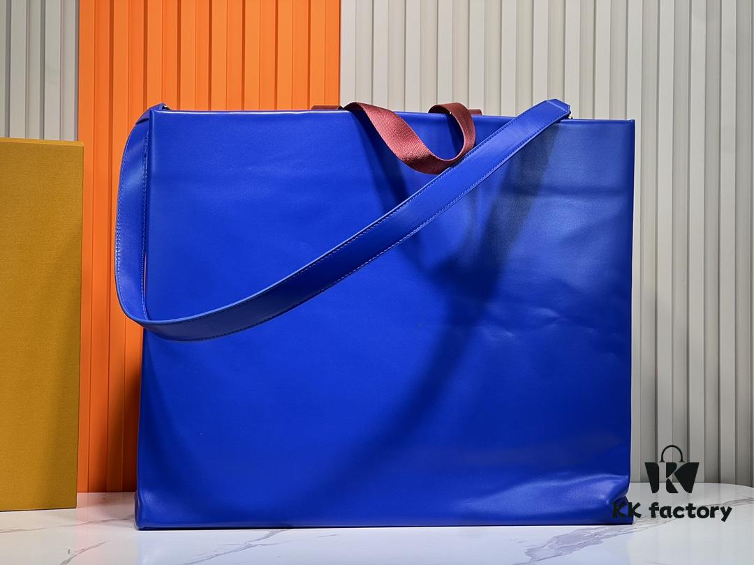 M24457 M24475 This Medium-Sized Shopper Handbag Draws Inspiration from Louis Vuitton's Shopping Bag, Featuring the Louis Vuitton and Maison Fondée En 1854 Inscriptions on Soft Calfskin Leather, with Top Handles and Detachable Shoulder Strap. Dimensions: 40x32x16cm