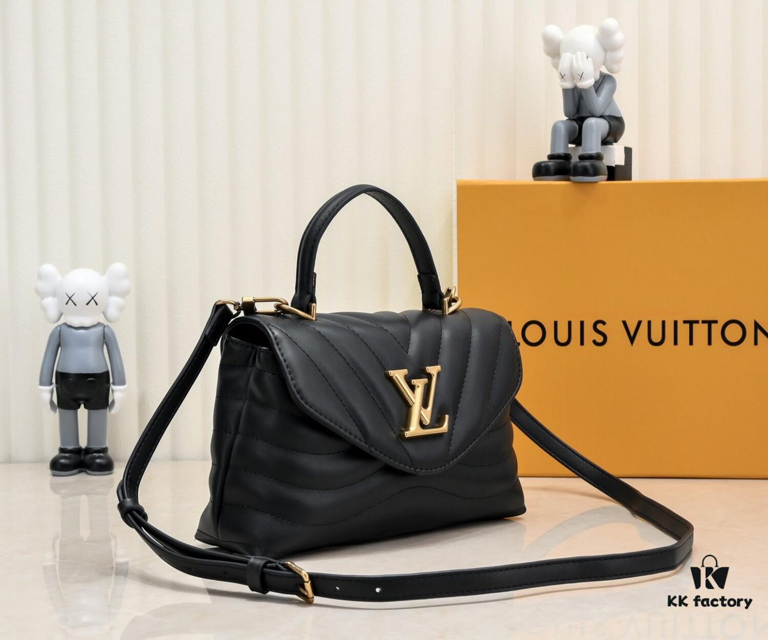 Exclusive Real Photo - Upgraded Version ‼️⭐️ M21720 Black, M21797 White ⭐️ This Hold Me Handbag is a new addition to Louis Vuitton's iconic New Wave quilted leather collection, featuring an exquisite design and comfortable carry. The smooth-textured body is accented with an elegant LV metal clasp. The detachable and adjustable leather strap enhances the bag’s versatility.