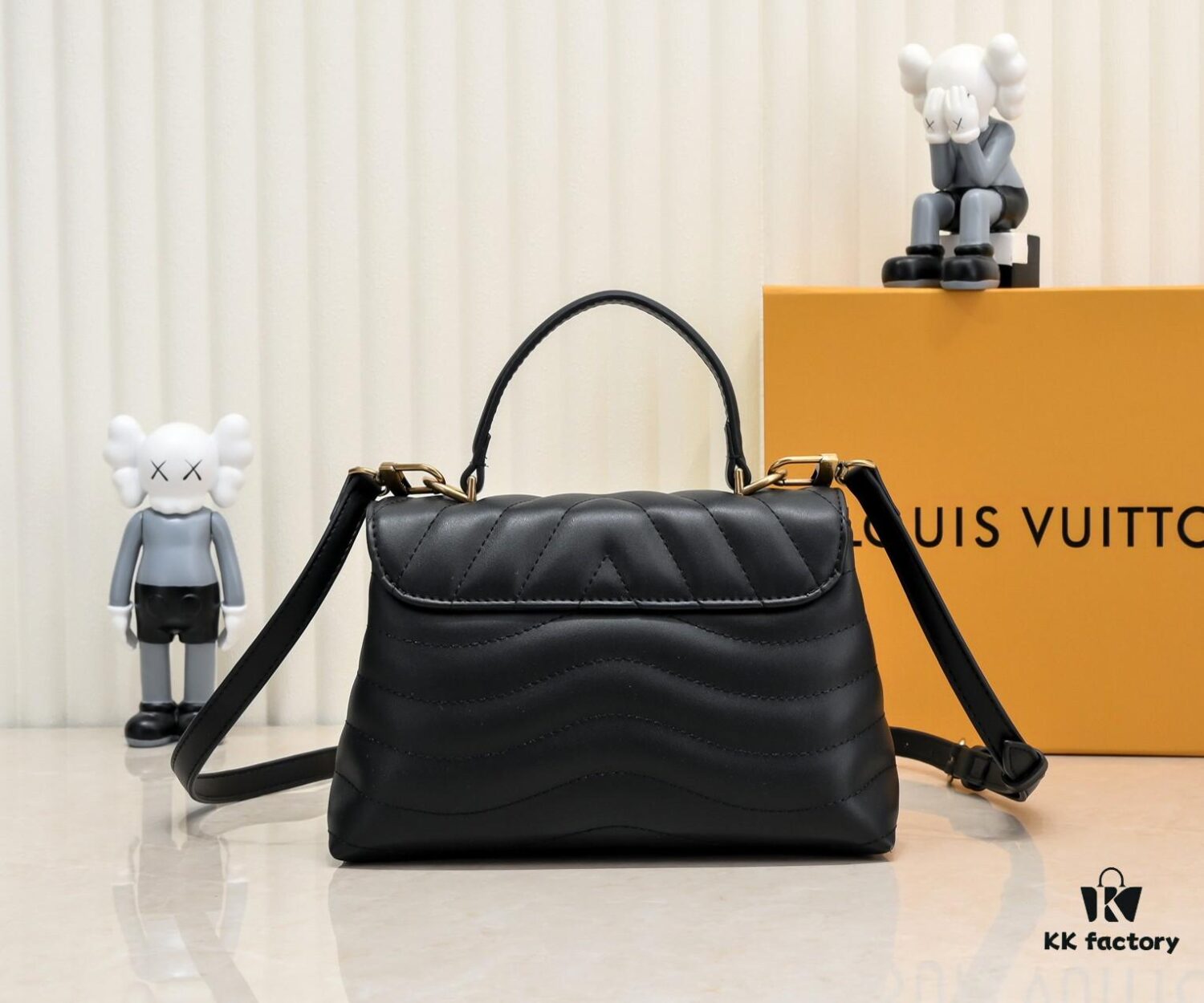 Exclusive Real Photo - Upgraded Version ‼️⭐️ M21720 Black, M21797 White ⭐️ This Hold Me Handbag is a new addition to Louis Vuitton's iconic New Wave quilted leather collection, featuring an exquisite design and comfortable carry. The smooth-textured body is accented with an elegant LV metal clasp. The detachable and adjustable leather strap enhances the bag’s versatility.