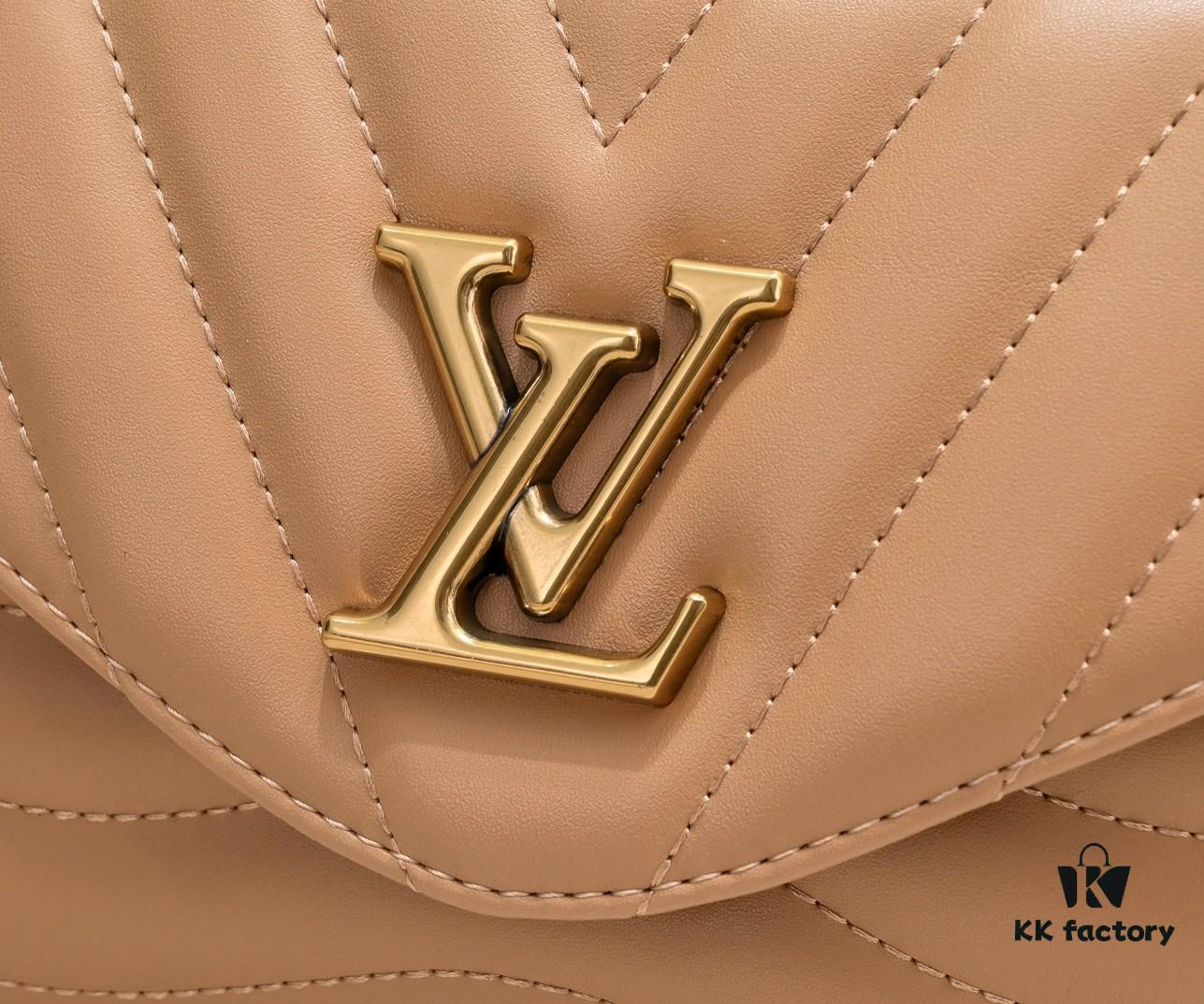 Exclusive Real Photo - Upgraded Version ‼️⭐️ M21720 Black, M21797 White ⭐️ This Hold Me Handbag is a new addition to Louis Vuitton's iconic New Wave quilted leather goods collection, featuring a refined silhouette and comfortable carry. The smooth-textured body is accented with an elegant LV metal clasp. The detachable and adjustable leather strap enhances the bag’s versatility.