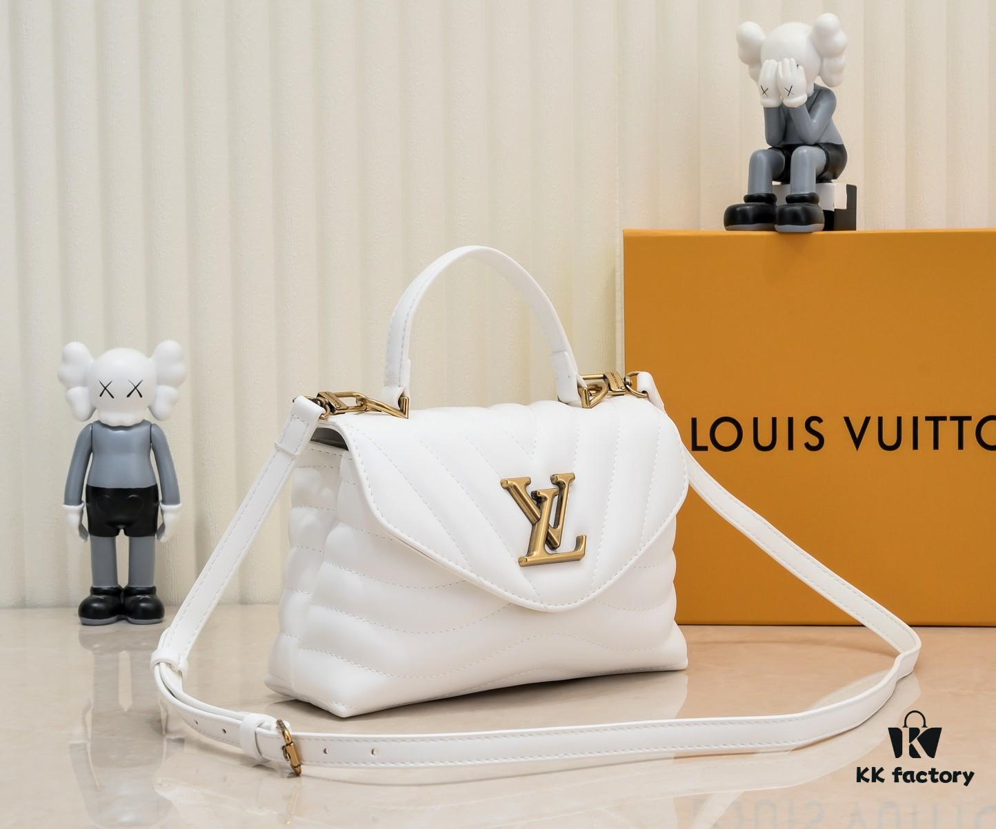 Exclusive Real Shot - Upgraded Version ‼️⭐️ M21720 Black, M21797 White ⭐️ This Hold Me Handbag is a new addition to Louis Vuitton's iconic New Wave quilted leather collection, featuring a refined silhouette and comfortable carry. The smooth-textured body is accented with an elegant LV metal clasp. An detachable and adjustable leather strap enhances the bag’s versatility.