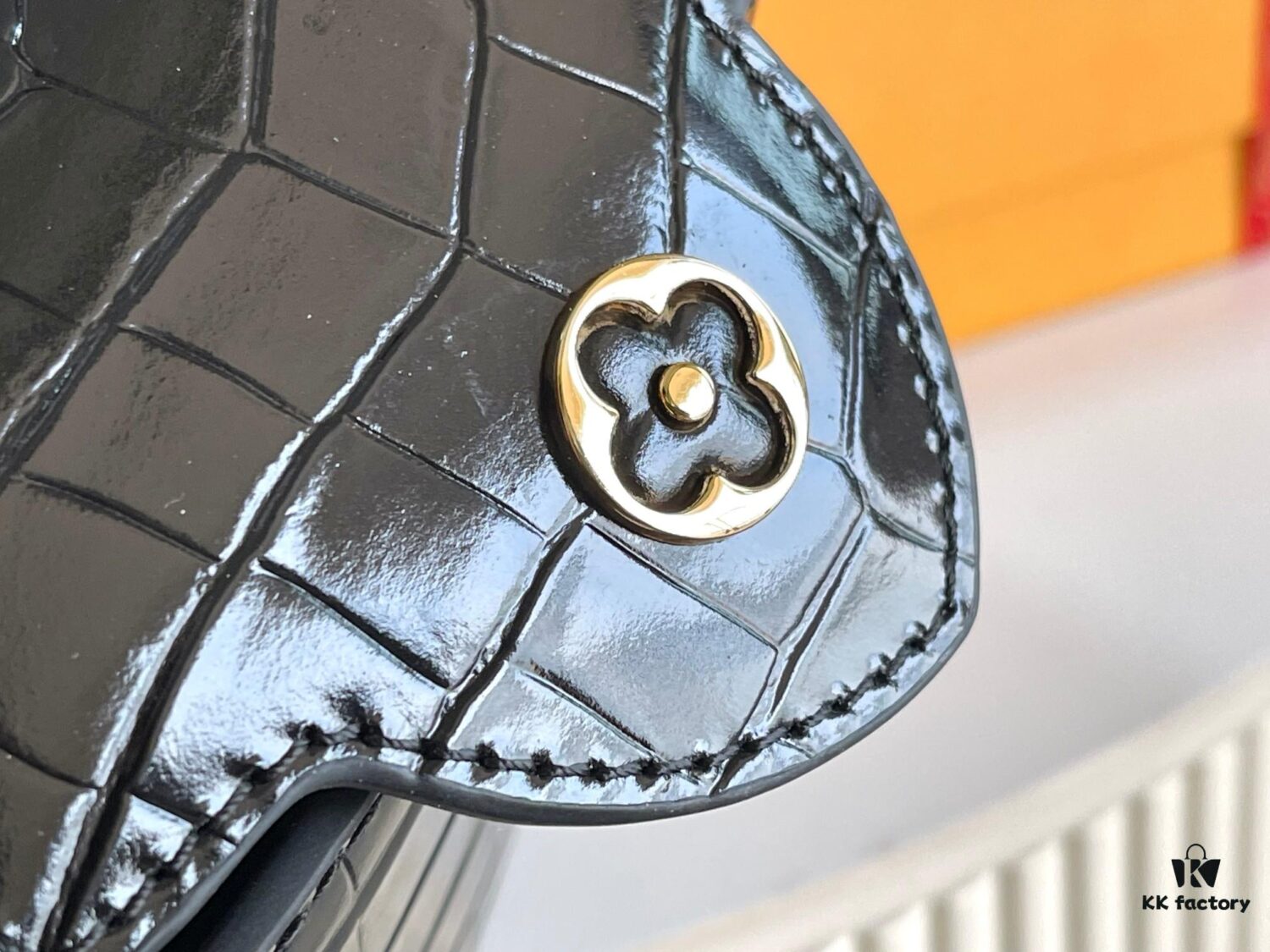 Supreme Quality Full Packaging 【Premium Original Leather M22203💋 N93429 Black Shiny Crocodile-Texture Gold Clasp】