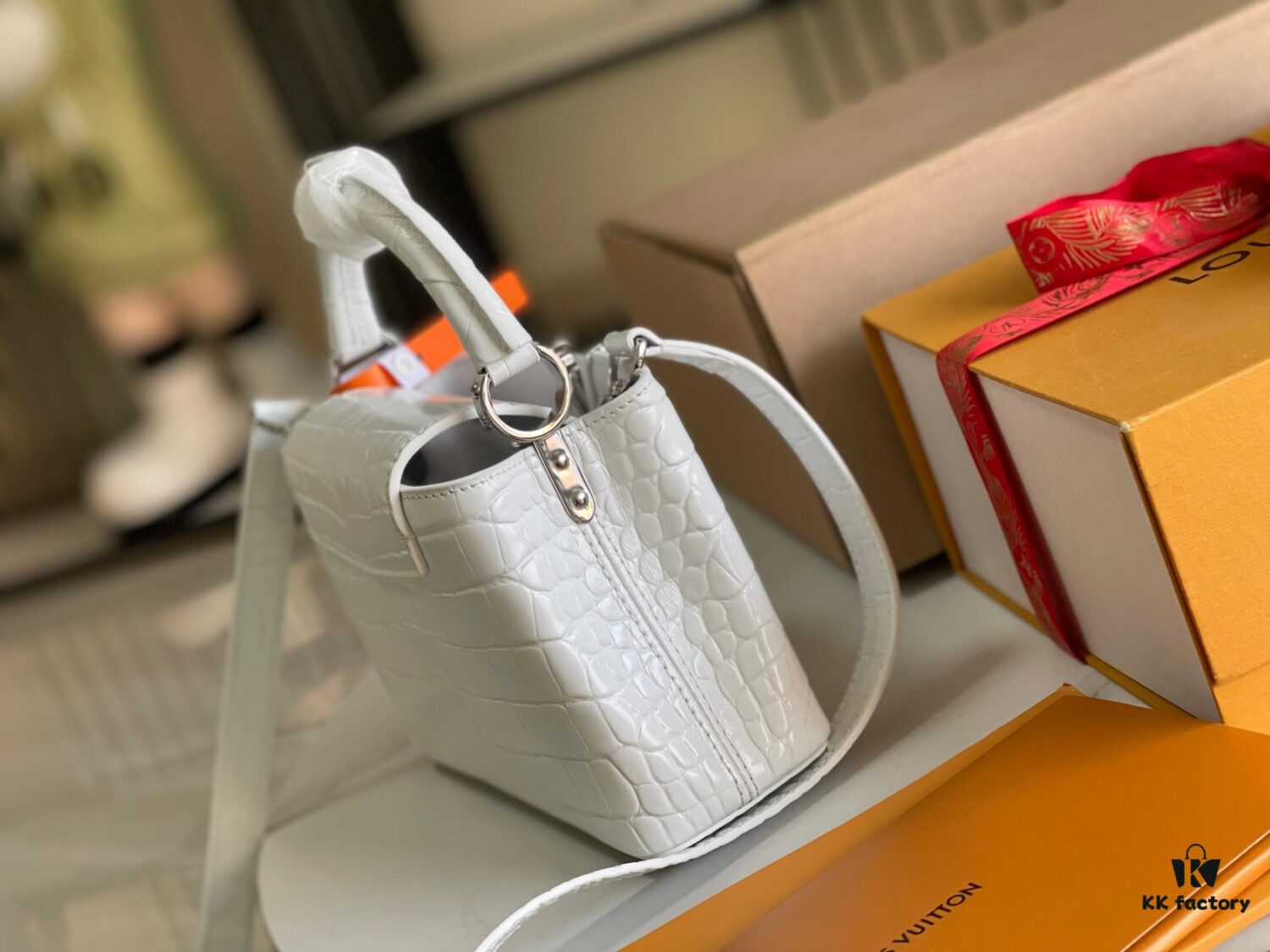 Top Grade Complete Packaging 【Premium Original Leather M22203💋 N93429 White Shiny Crocodile-Texture with Gold Clasp】