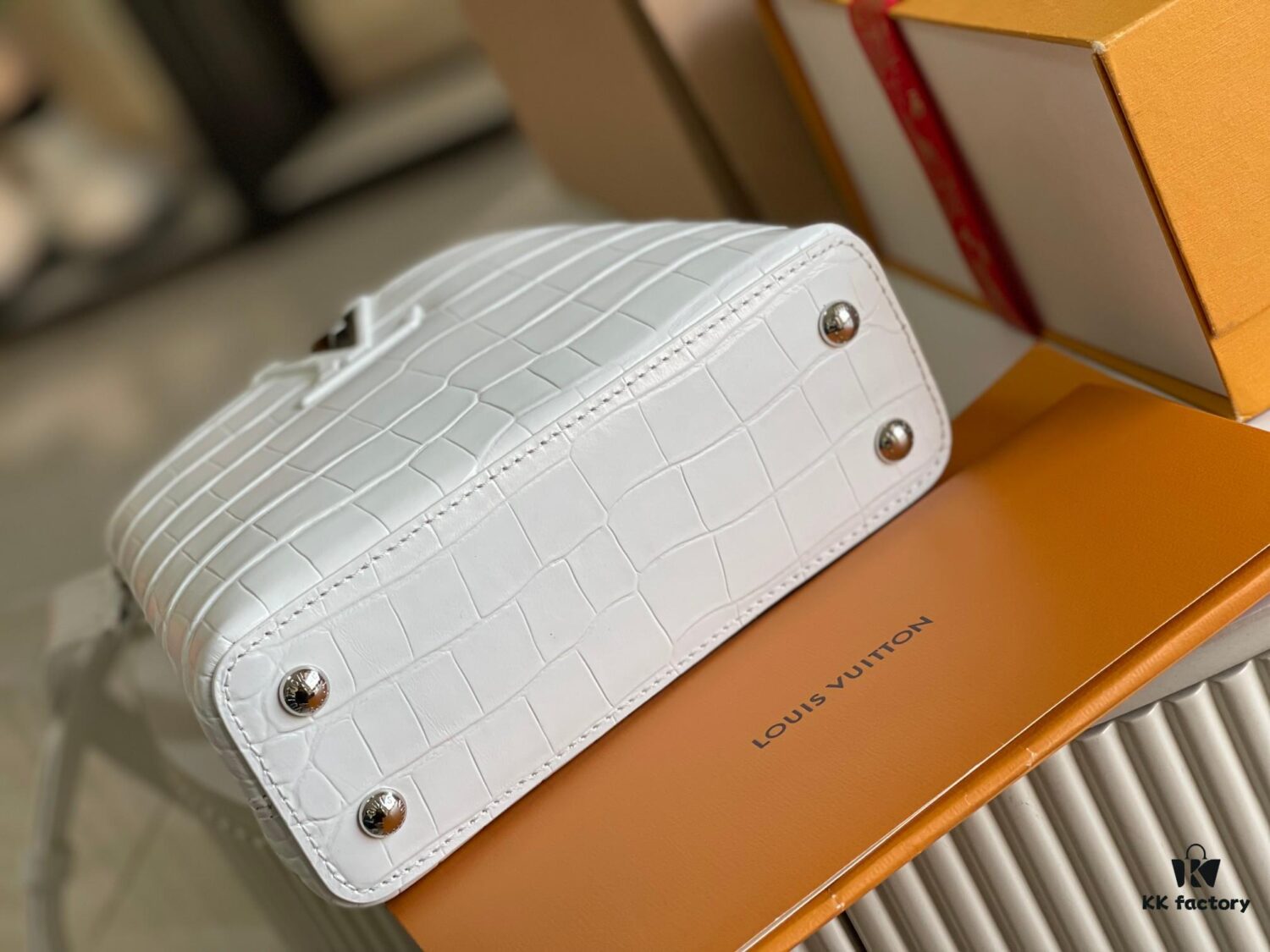 Top Grade Complete Packaging 【Premium Original Leather M22203💋 N93429 White Shiny Crocodile-Texture with Gold Clasp】