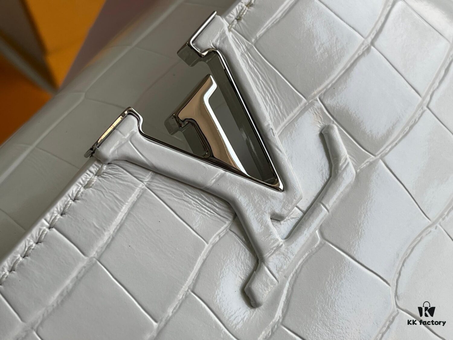 Top Grade Complete Packaging 【Premium Original Leather M22203💋 N93429 White Shiny Crocodile-Texture with Gold Clasp】