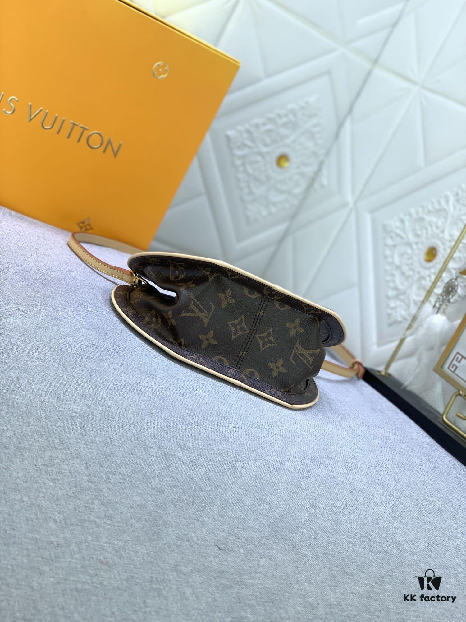 Upgraded Original M47117 Monogram Sunflower Women's Round Handbag Around Me Bag