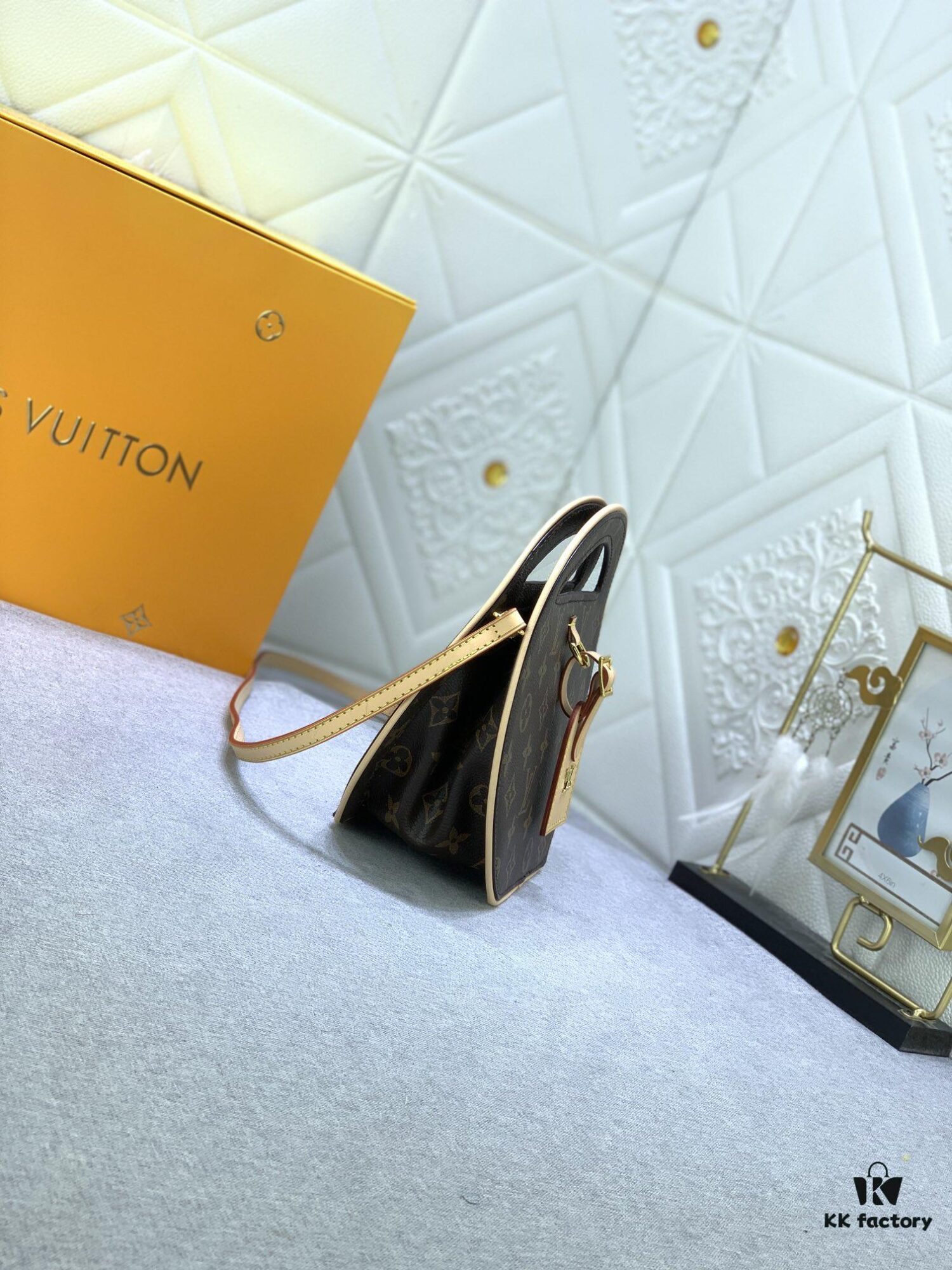 Upgraded Original M47117 Monogram Sunflower Women's Round Handbag Around Me Bag