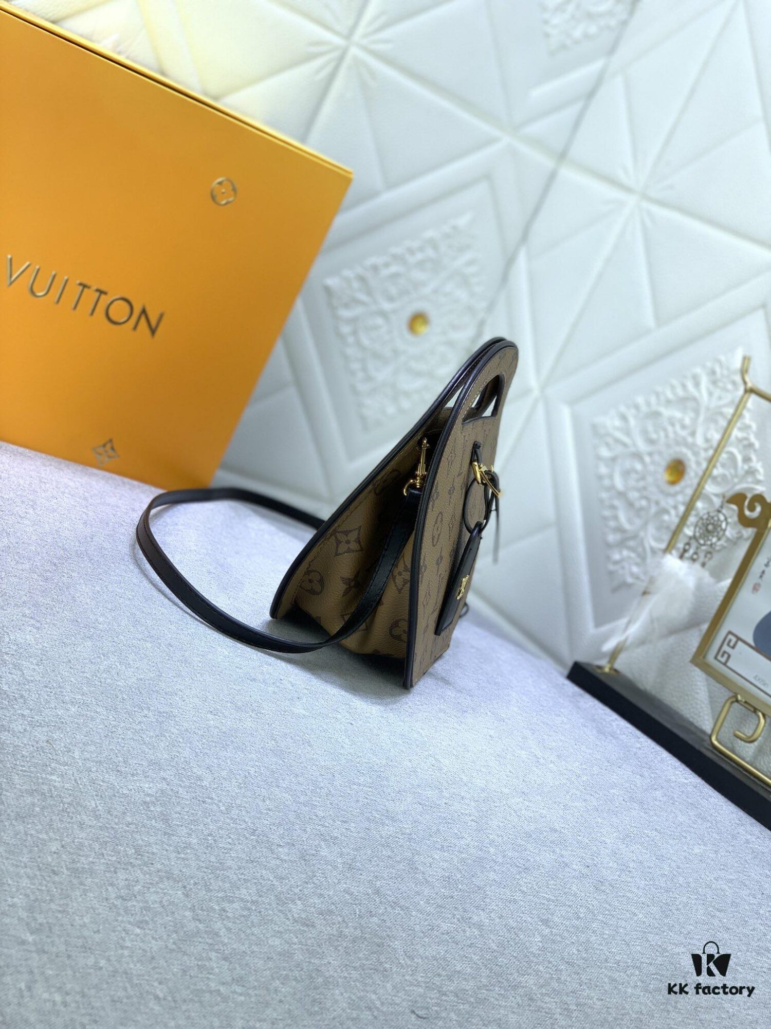 Upgraded Original M47117 Monogram Flower Yellow Flower Women's Round Handbag Series Around Me Bag