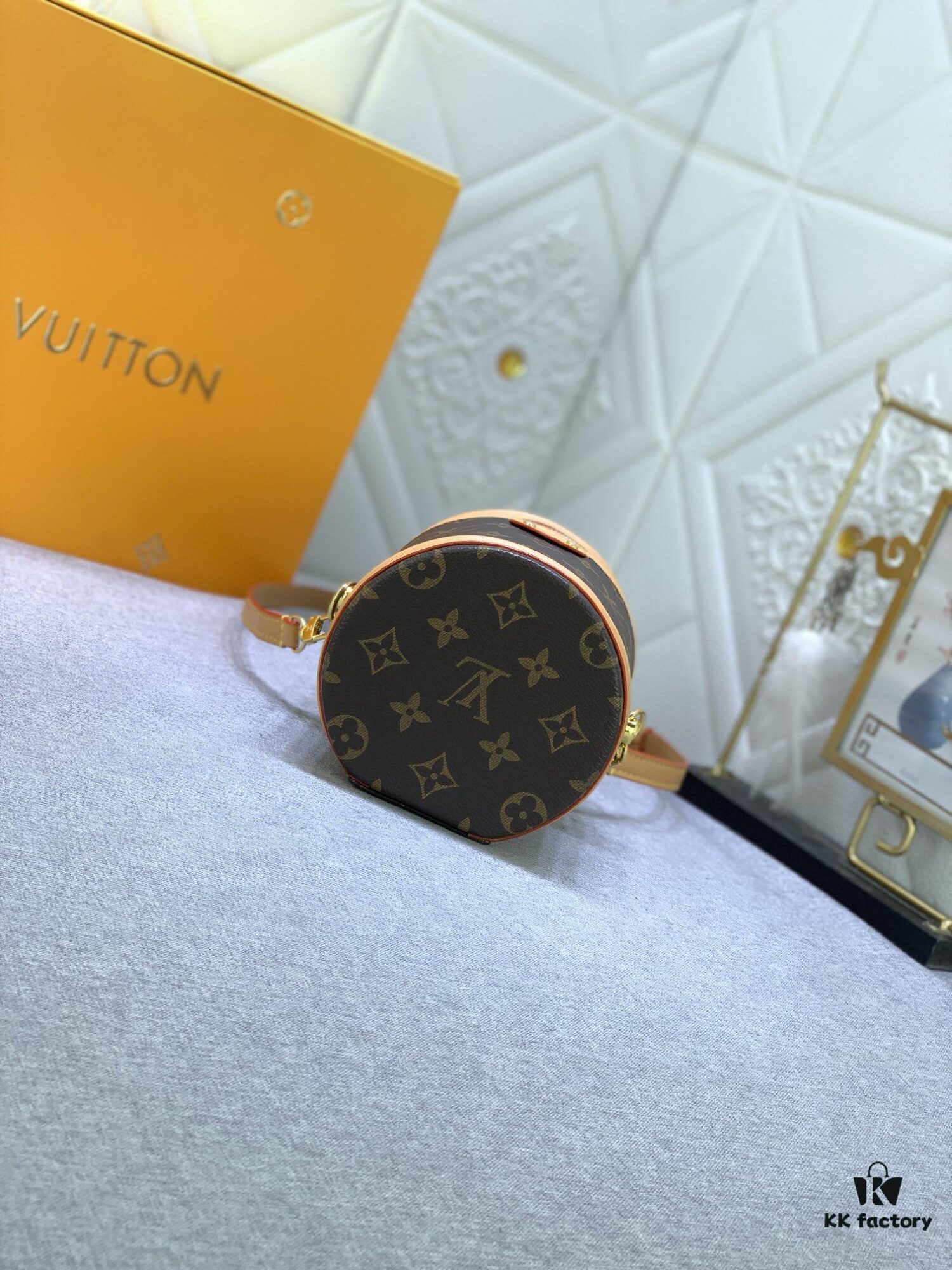 Upgraded Original Version [Exclusive Real Photo M82952 Monogram. Yellow Flower] This Nano Cannes Handbag features a cylindrical silhouette crafted from Monogram canvas, echoing the design of a makeup pouch.