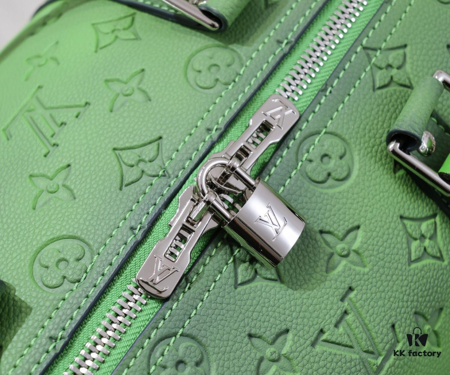 Louis Vuitton Keepall Bandoulière 41 in Taurillon Illusion Leather