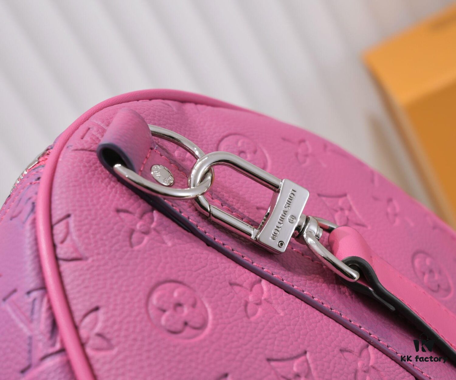 Louis Vuitton Keepall Bandoulière 40 in Taurillon Illusion Leather