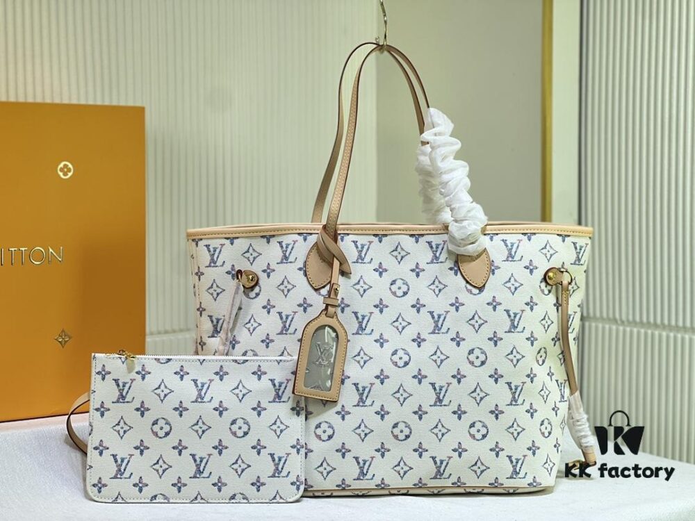 M40995 Medium Shopping Bag 💋💋 Louis Vuitton New Neverfull, A Fresh Take on a Classic Handbag