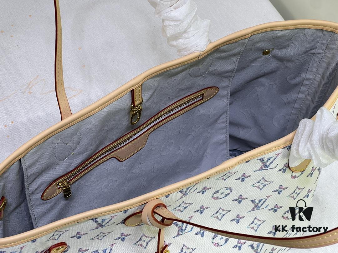 M40995 Medium Shopping Bag 💋💋 Louis Vuitton New Neverfull, A Fresh Take on a Classic Handbag