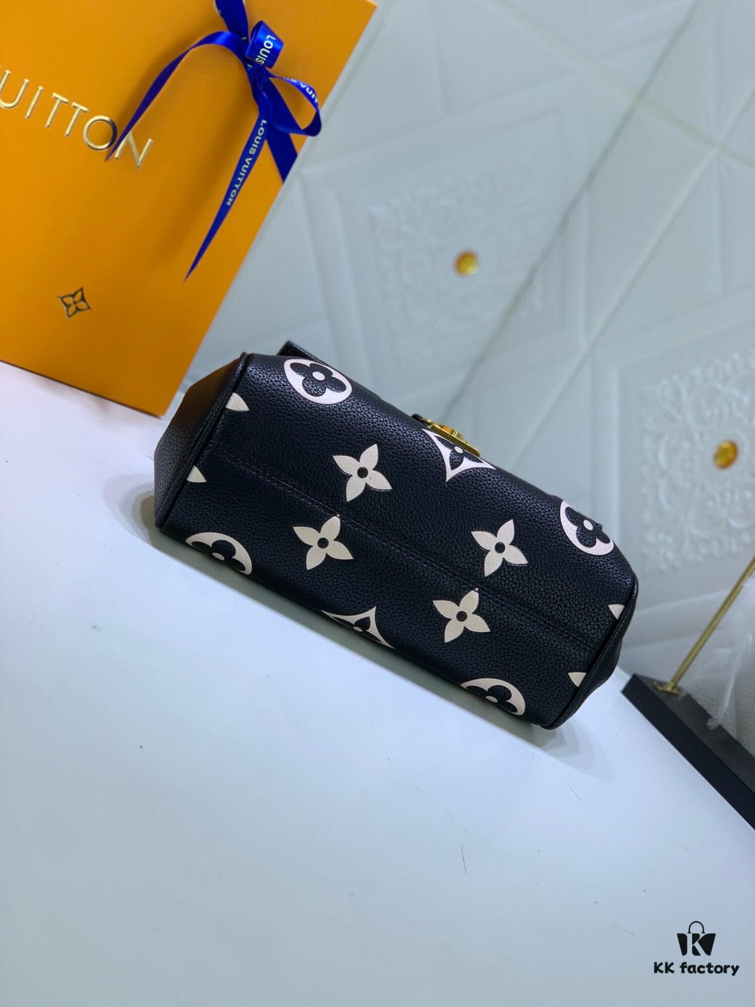 Upgraded Original Version (Inspired by Authentic) ✨‼️ M46393 White Printed Pink, M45813 Black Embossed, M45859 Black Debossed, M45836 Elephant Grey, White Debossed, White Embossed 👏👏 Favorite Handbag