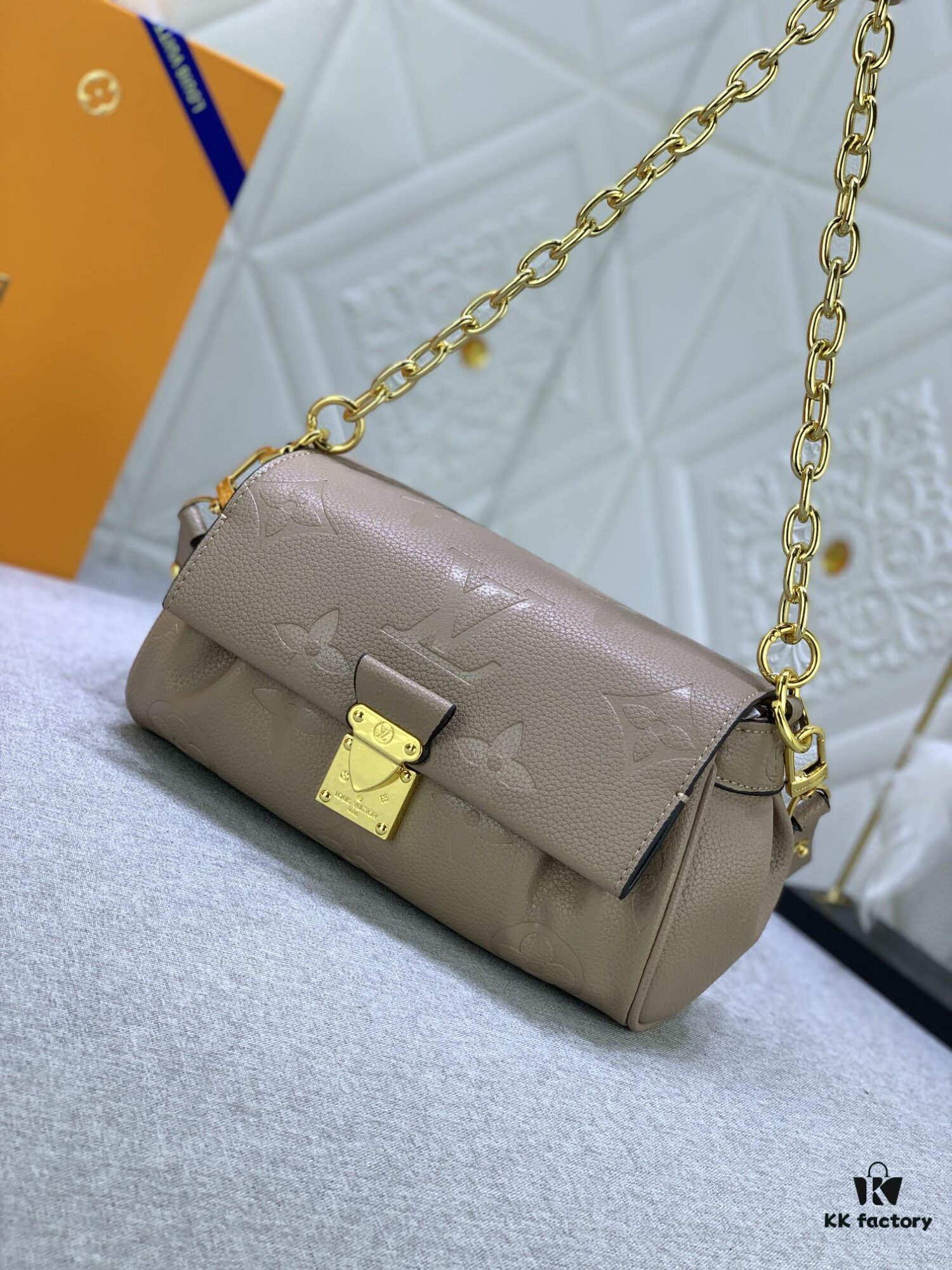 Upgraded Original Version (Inspired by Authentic) ✨‼️ M46393 White Printed Pink, M45813 Black Embossed, M45859 Black Imprinted, M45836 Elephant Grey, White Imprinted, White Embossed 👏👏 Favorite Handbag