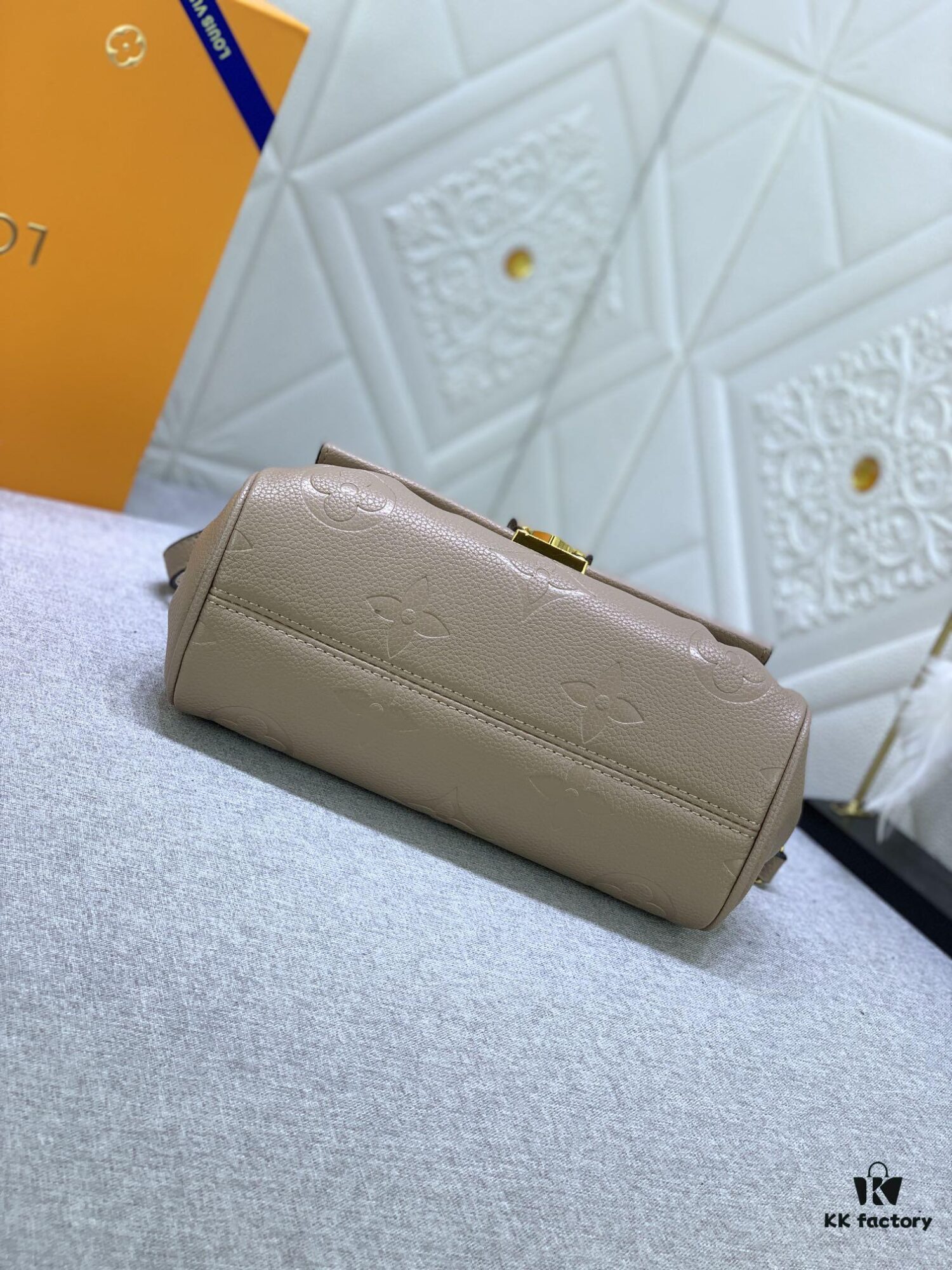 Upgraded Original Version (Inspired by Authentic) ✨‼️ M46393 White Printed Pink, M45813 Black Embossed, M45859 Black Imprinted, M45836 Elephant Grey, White Imprinted, White Embossed 👏👏 Favorite Handbag