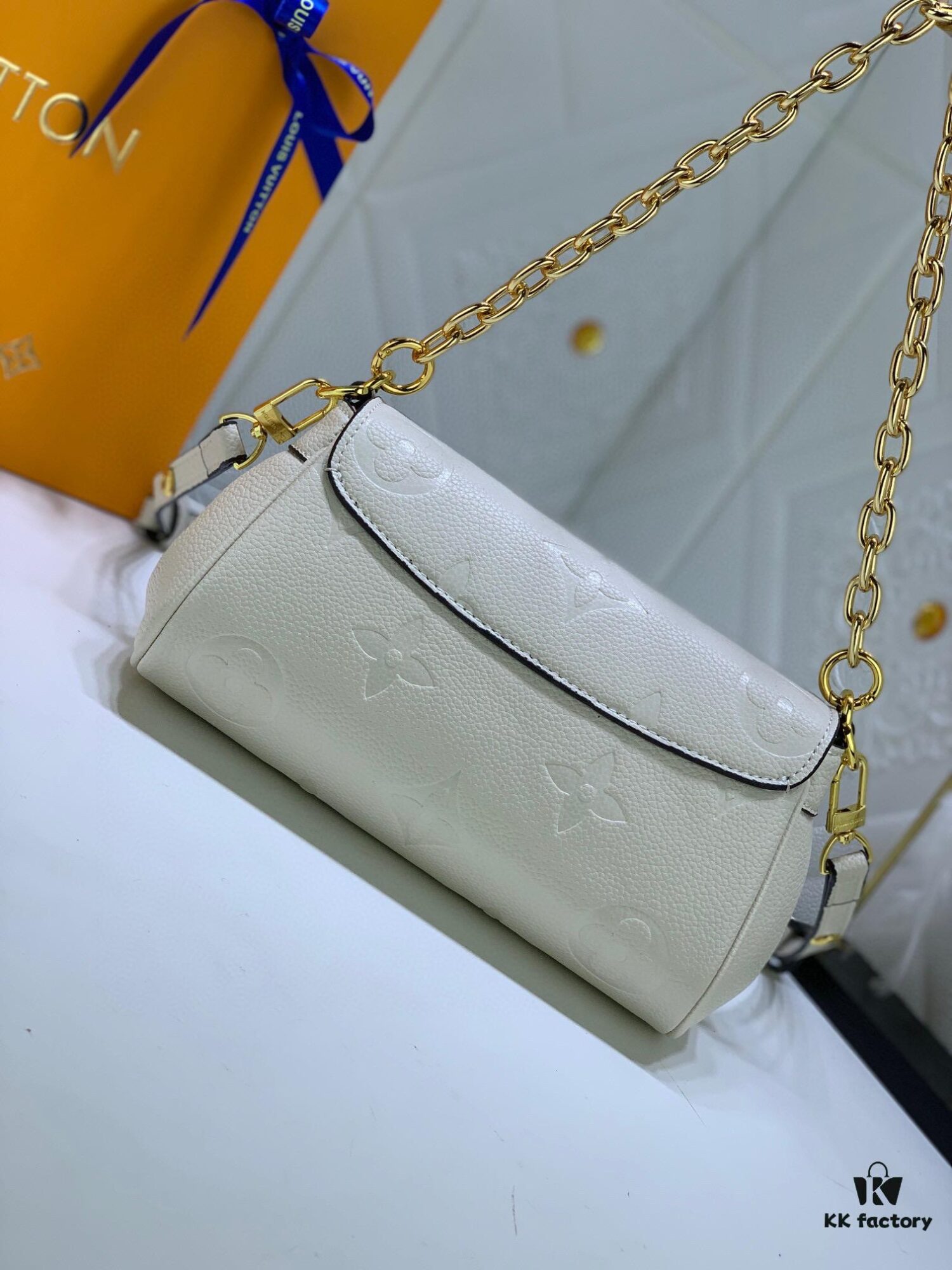 Upgraded Original Version (Inspired by Authentic) ✨‼️ M46393 White Embossed Pink, M45813 Black Embossed, M45859 Black Imprinted, M45836 Elephant Grey, White Embossed, White Textured 👏👏 Favorite Handbag