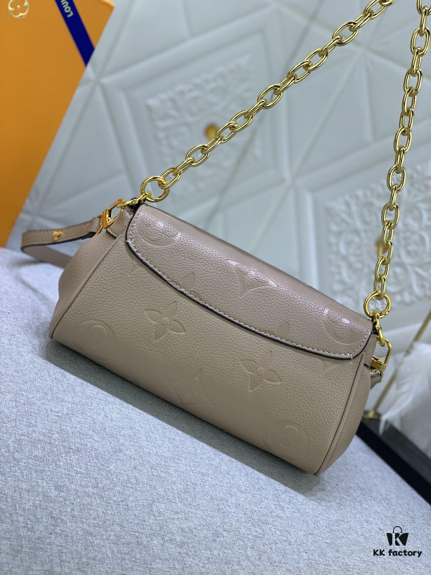 Upgraded Original Version (Inspired by Authentic) ✨‼️ M46393 White Printed Pink, M45813 Black Embossed, M45859 Black Imprinted, M45836 Elephant Grey, White Imprinted, White Embossed 👏👏 Favorite Handbag
