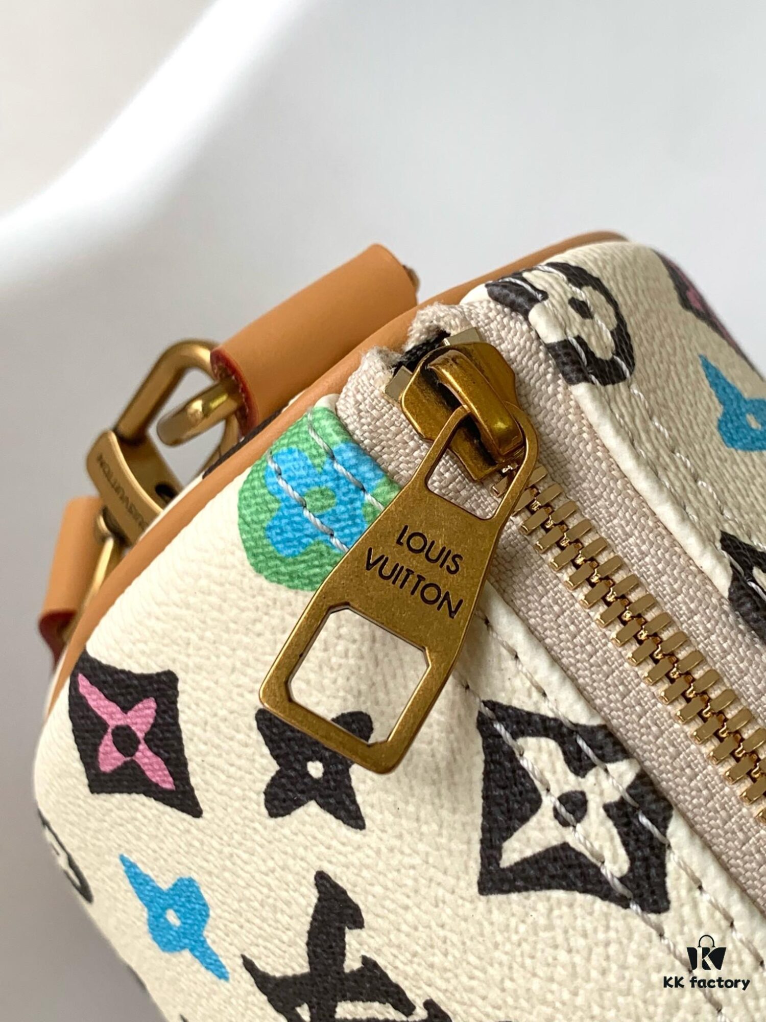 Top Quality Replica M24849 White Color Black Color Pillow Bag Keepall 25