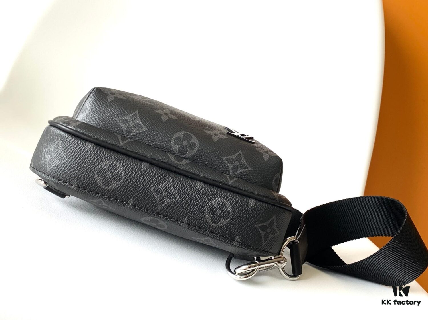 69305c70f09edb6de4c4fdb4 Top Quality Original M46327 Black Flower Avenue Shoulder Bag Made from Damier Graphite Canvas