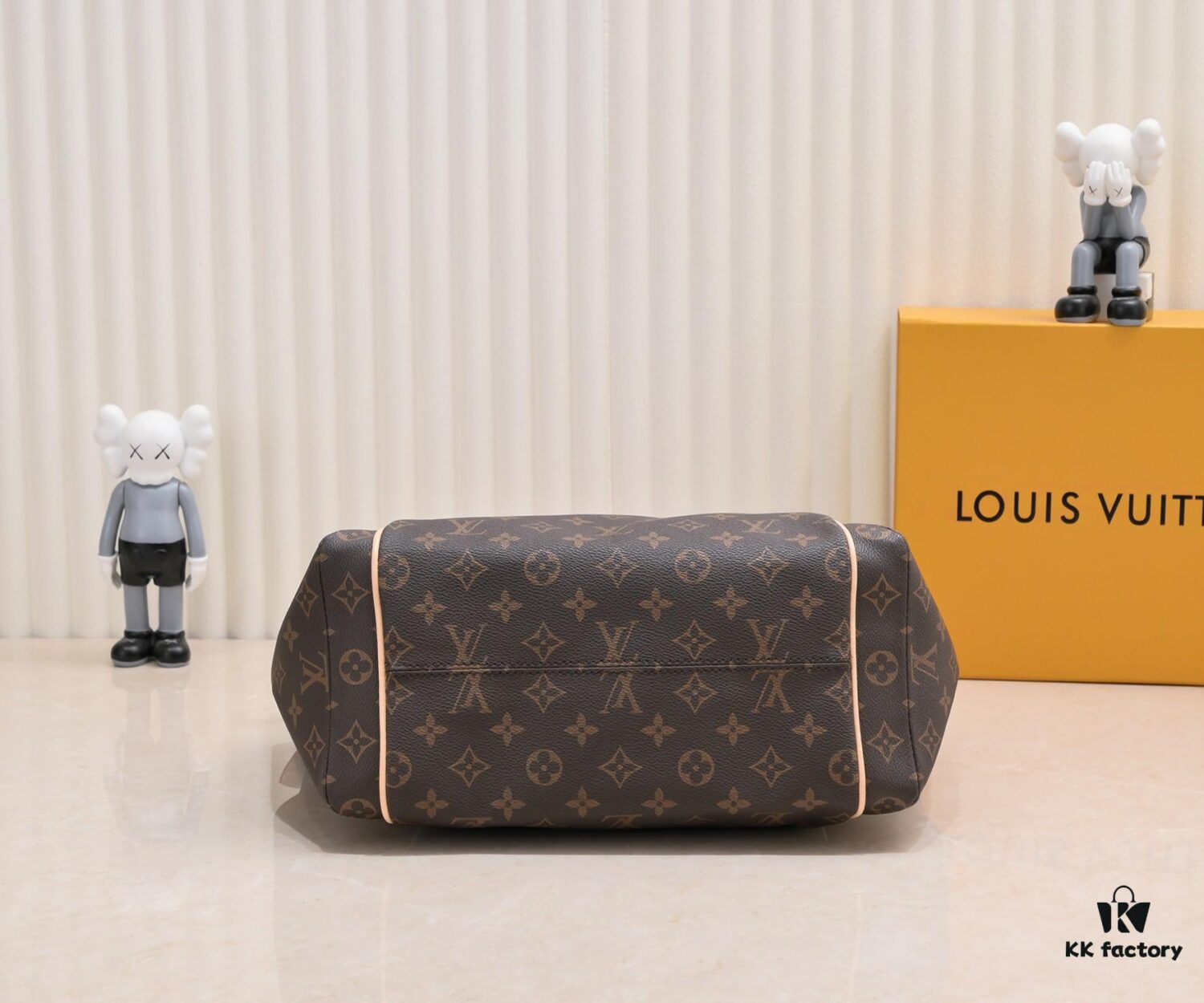 Exclusive Real Shot - Upgraded Version‼️ Double-Sided Color-Changing Yellow Leather, High Quality, Highly Acclaimed LV Louis Vuitton M56689, Original Mold Design