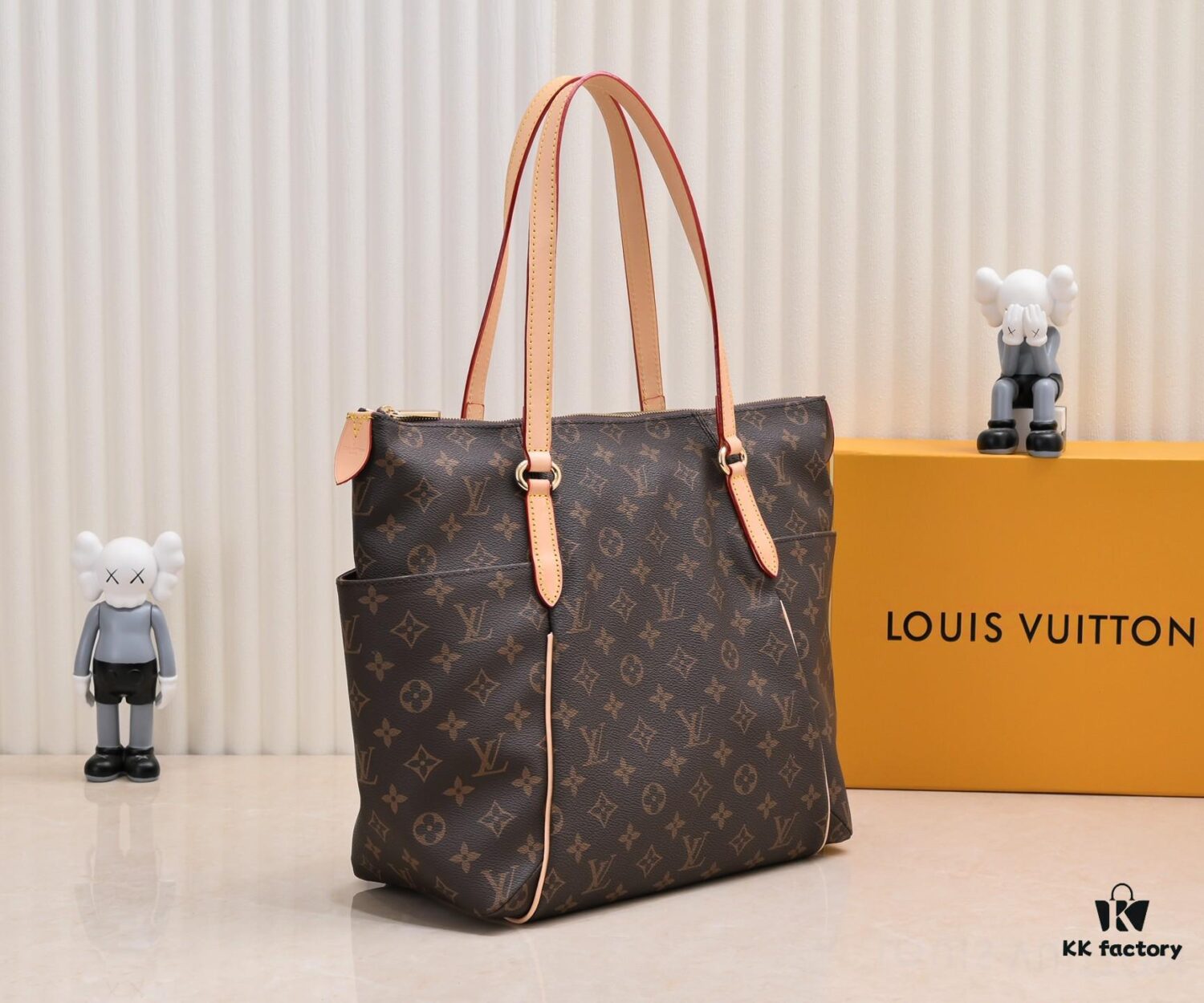 Exclusive Real Shot - Upgraded Version‼️ Double-Sided Color-Changing Yellow Leather, High Quality, Highly Acclaimed LV Louis Vuitton M56689, Original Mold Design