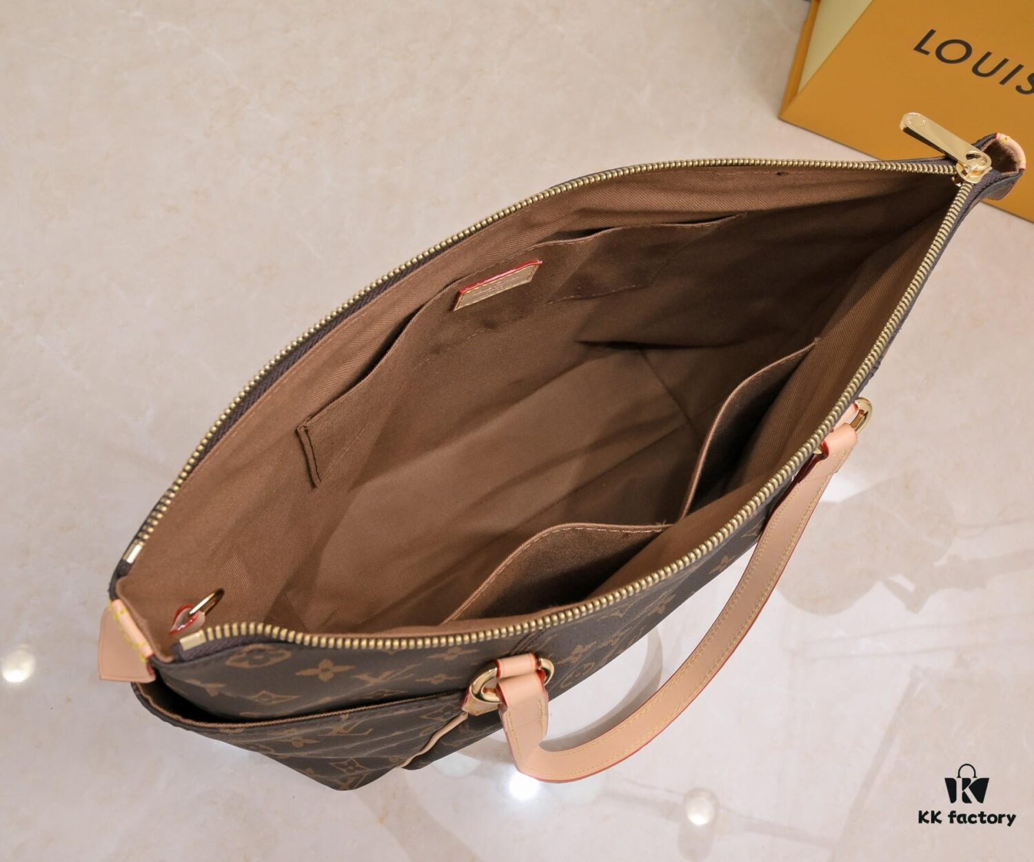 Exclusive Real Shot - Upgraded Version‼️ Double-Sided Color-Changing Yellow Leather, High Quality, Highly Acclaimed LV Louis Vuitton M56689, Original Mold Design