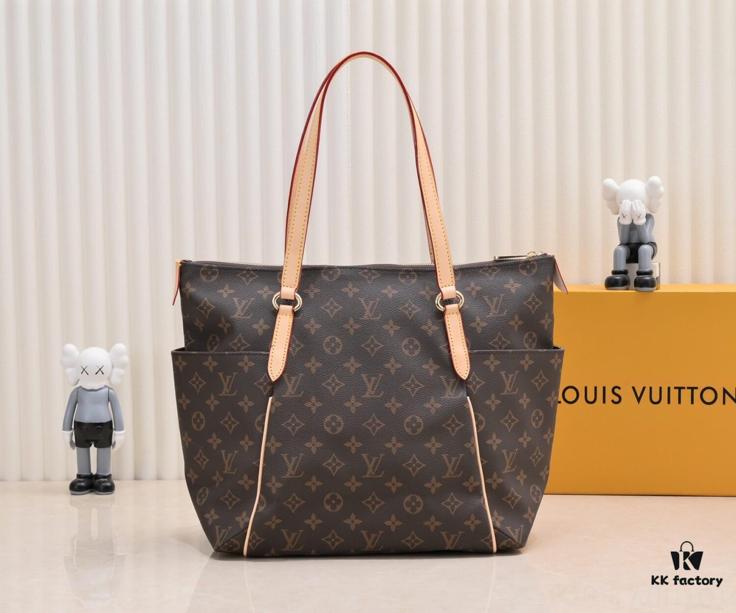 Exclusive Real Shot - Upgraded Version‼️ Double-Sided Color-Changing Yellow Leather, High Quality, Highly Acclaimed LV Louis Vuitton M56689, Original Mold Design