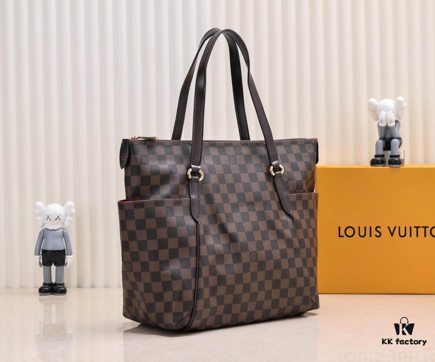 Exclusive Real Shot - Upgraded Version‼️ Double-Sided Color-Changing Yellow Leather, High Quality, Highly Acclaimed LV Louis Vuitton M56689, Original Mold Design