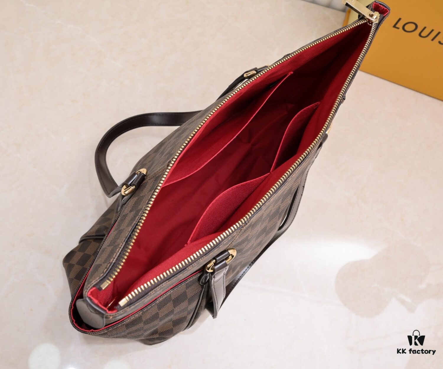 Exclusive Real Shot - Upgraded Version‼️ Double-Sided Color-Changing Yellow Leather, High Quality, Highly Acclaimed LV Louis Vuitton M56689, Original Mold Design