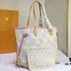 M40995 Medium Shopping Bag 💋💋 Louis Vuitton New Neverfull, A Fresh Take on a Classic Handbag