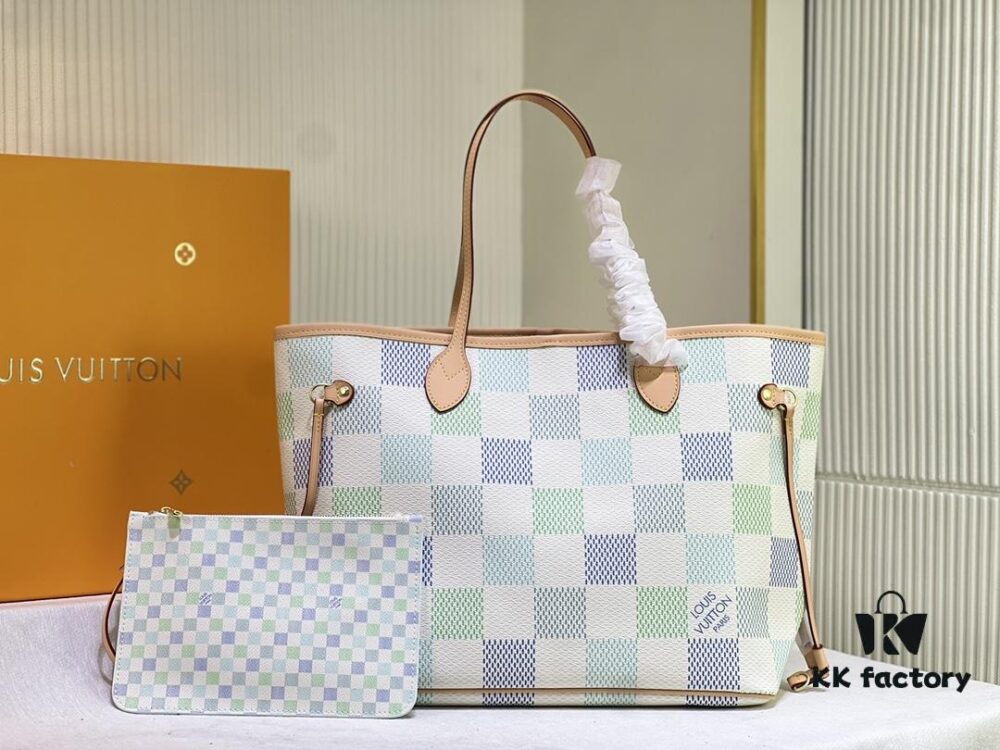 M40995 Medium Shopping Bag 💋💋 Louis Vuitton New Neverfull, A Fresh Take on a Classic Handbag