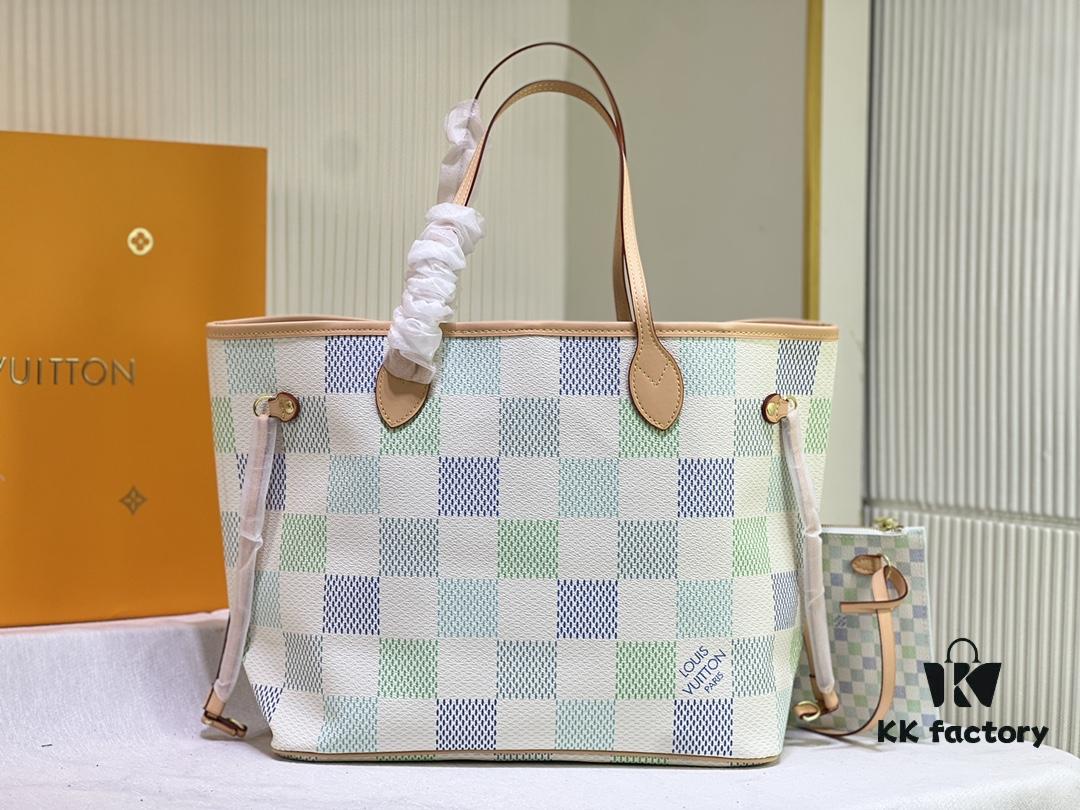 M40995 Medium Shopping Bag 💋💋 Louis Vuitton New Neverfull, A Fresh Take on a Classic Handbag