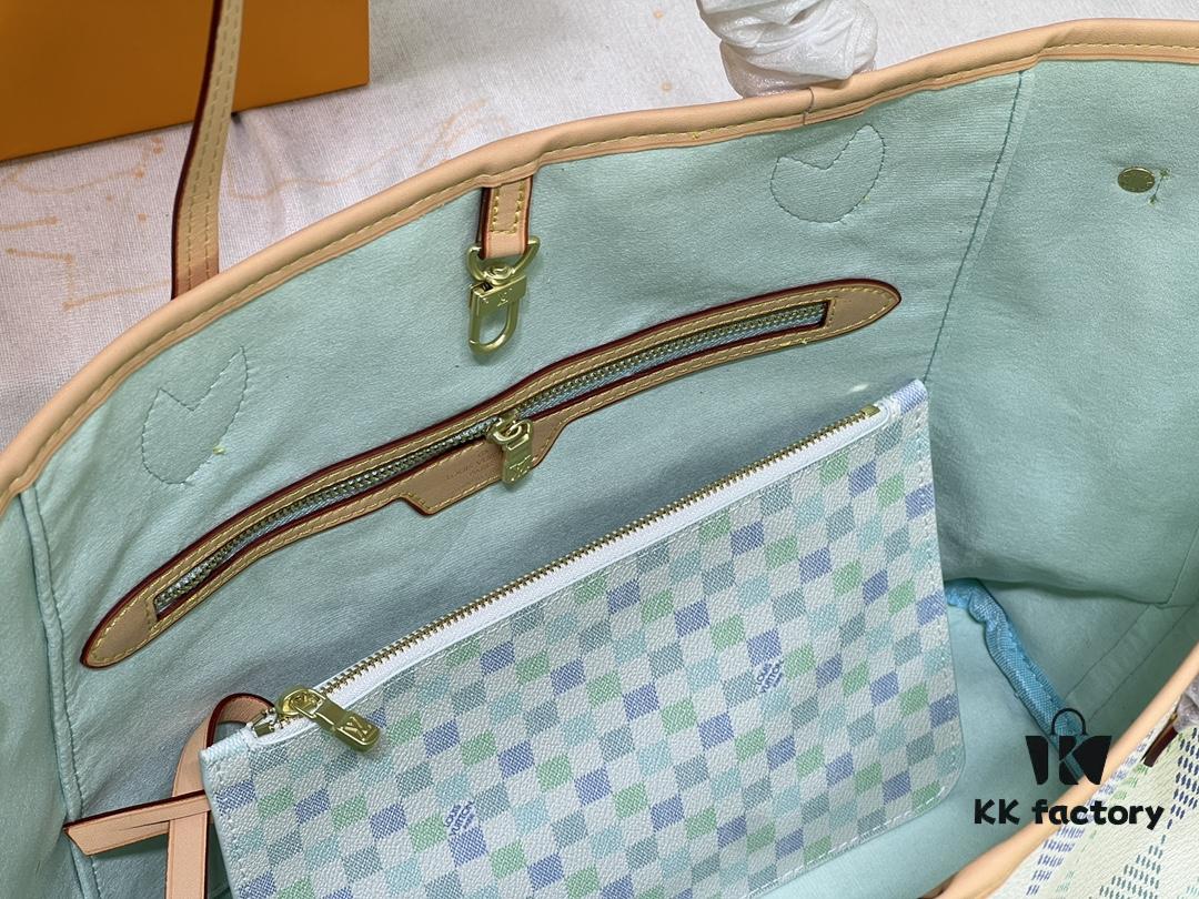 M40995 Medium Shopping Bag 💋💋 Louis Vuitton New Neverfull, A Fresh Take on a Classic Handbag