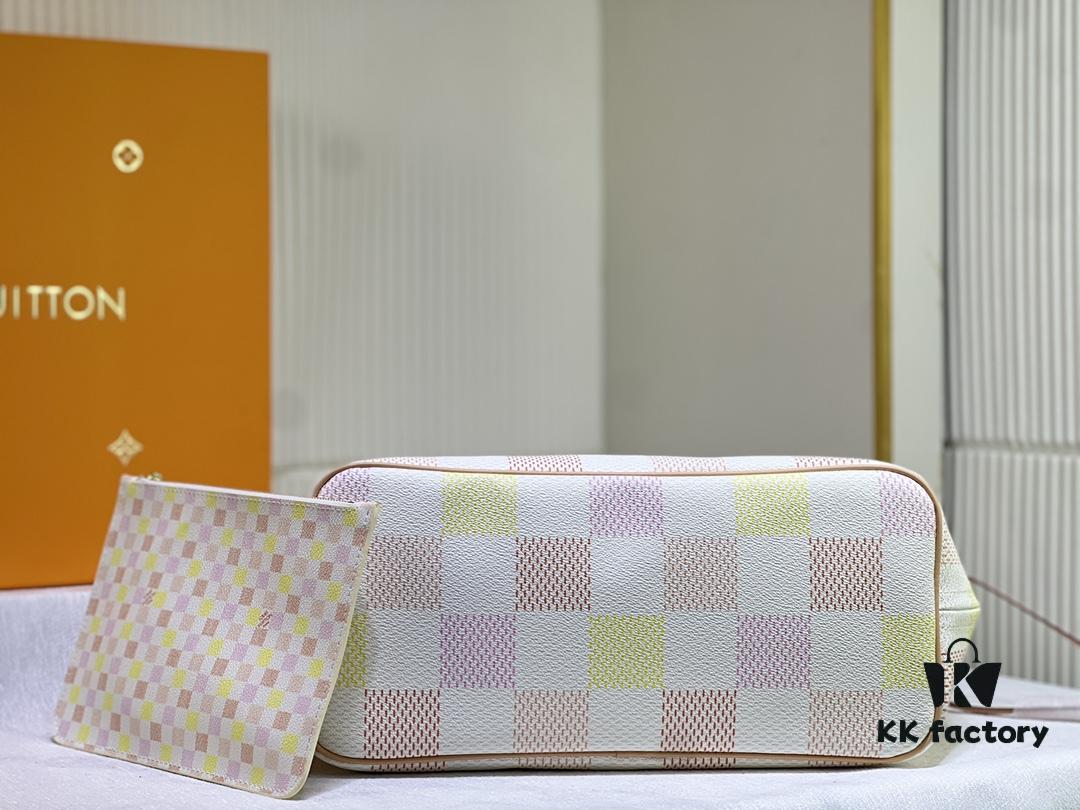 M40995 Medium Shopping Bag 💋💋 Louis Vuitton New Neverfull, A Fresh Take on a Classic Handbag