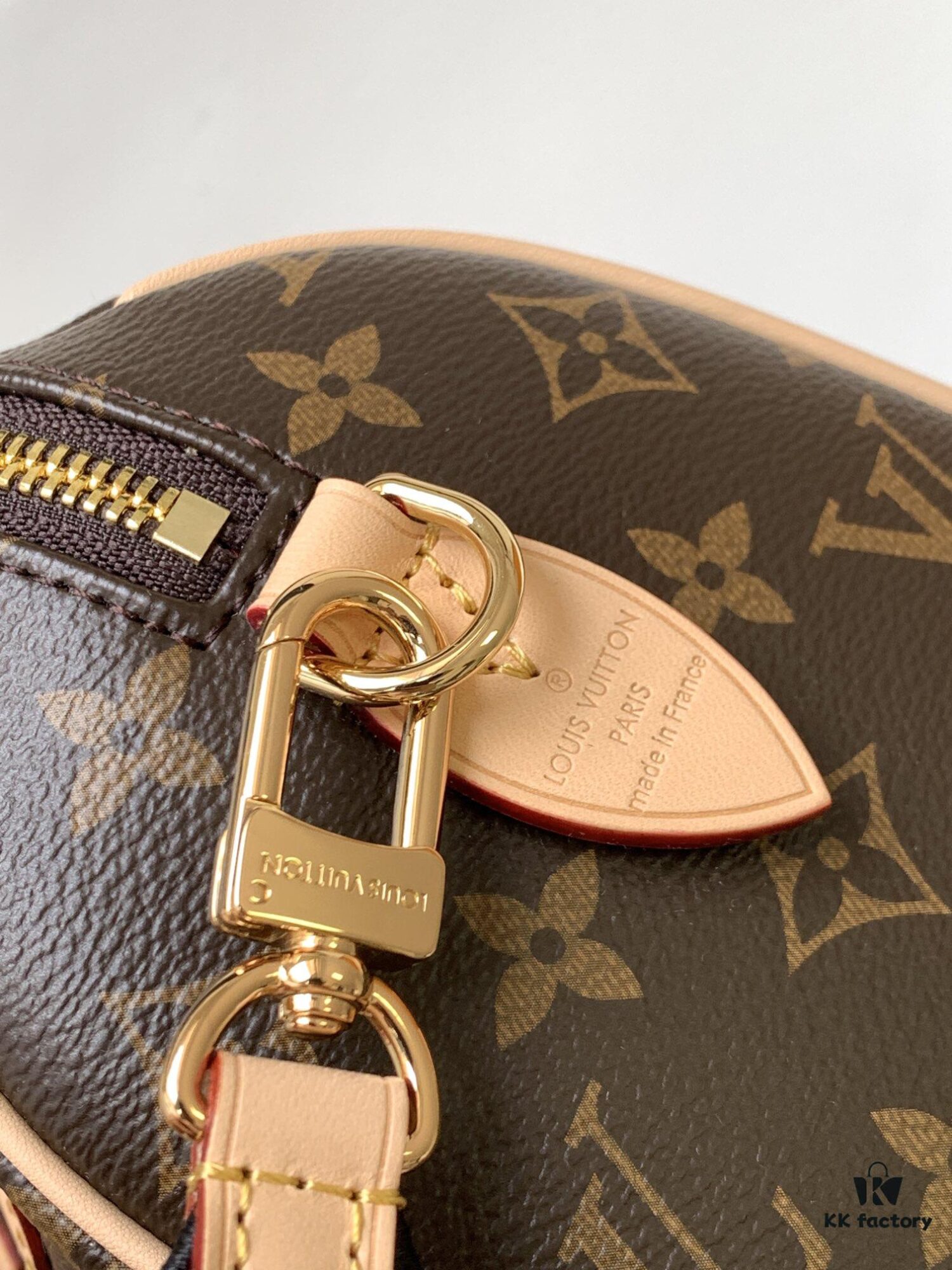 M46222 Beige M46234 Black [M45957 Black Adjustable Strap Not Available] ~ This Speedy Bandoulière 20 Handbag is crafted from Monogram canvas with cowhide leather trim and textile lining, continuing the iconic Louis Vuitton Speedy travel bag design in a compact size, featuring rolled leather handles and a detachable, adjustable fabric shoulder strap accented with signature woven branding details