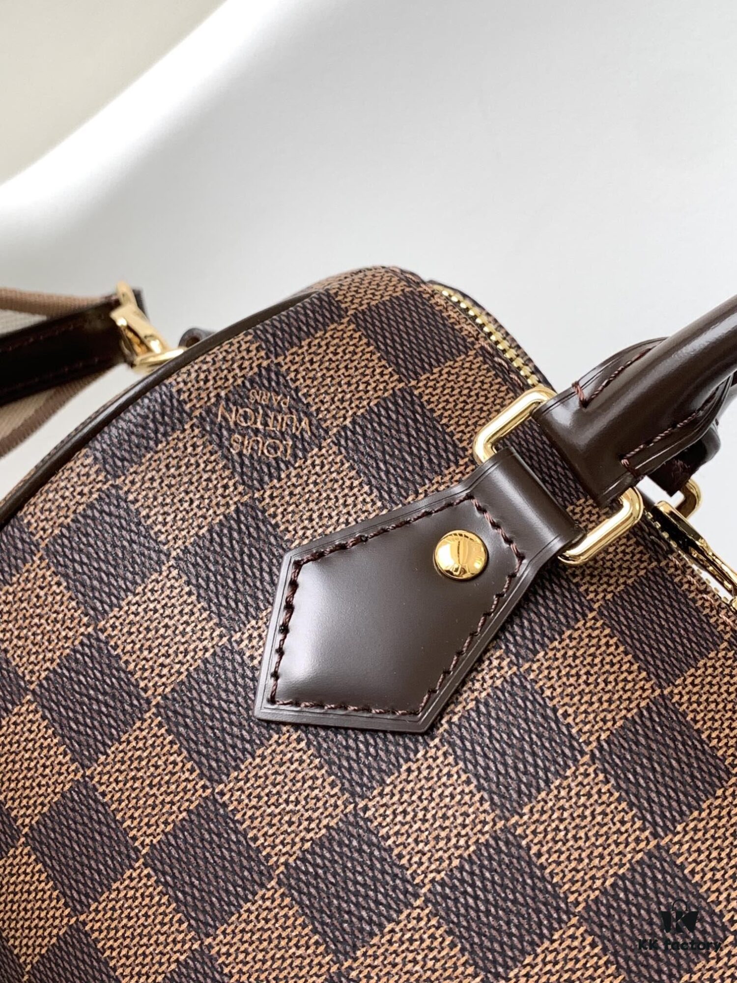 M40489 Ngai. M46594 Pink M46222 Apricot M46234 Black [M45957 Black M45948 Red, Shoulder Strap Not Adjustable] — This Speedy Bandoulière 20 Handbag